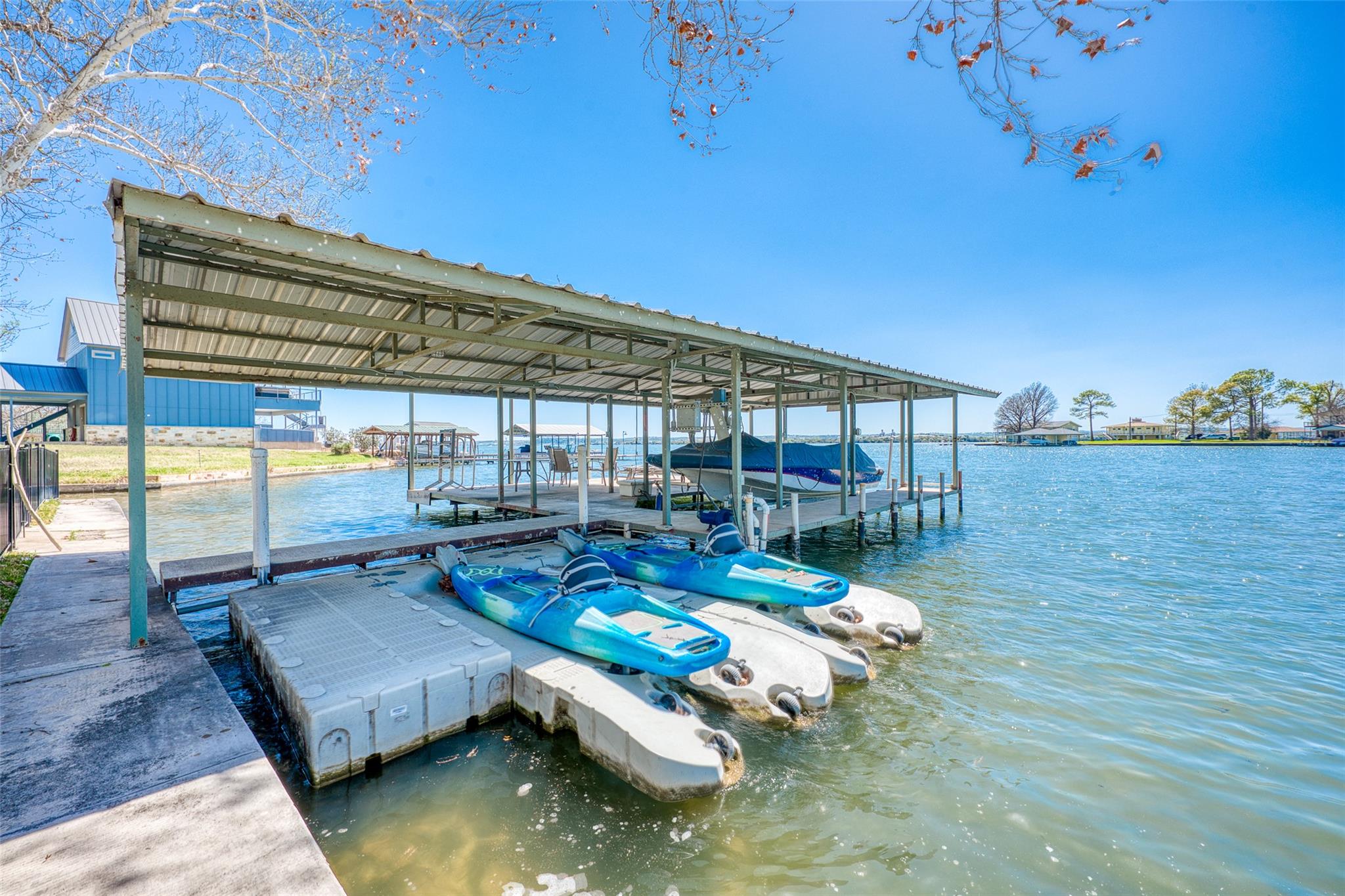 600 Deep Cove DR