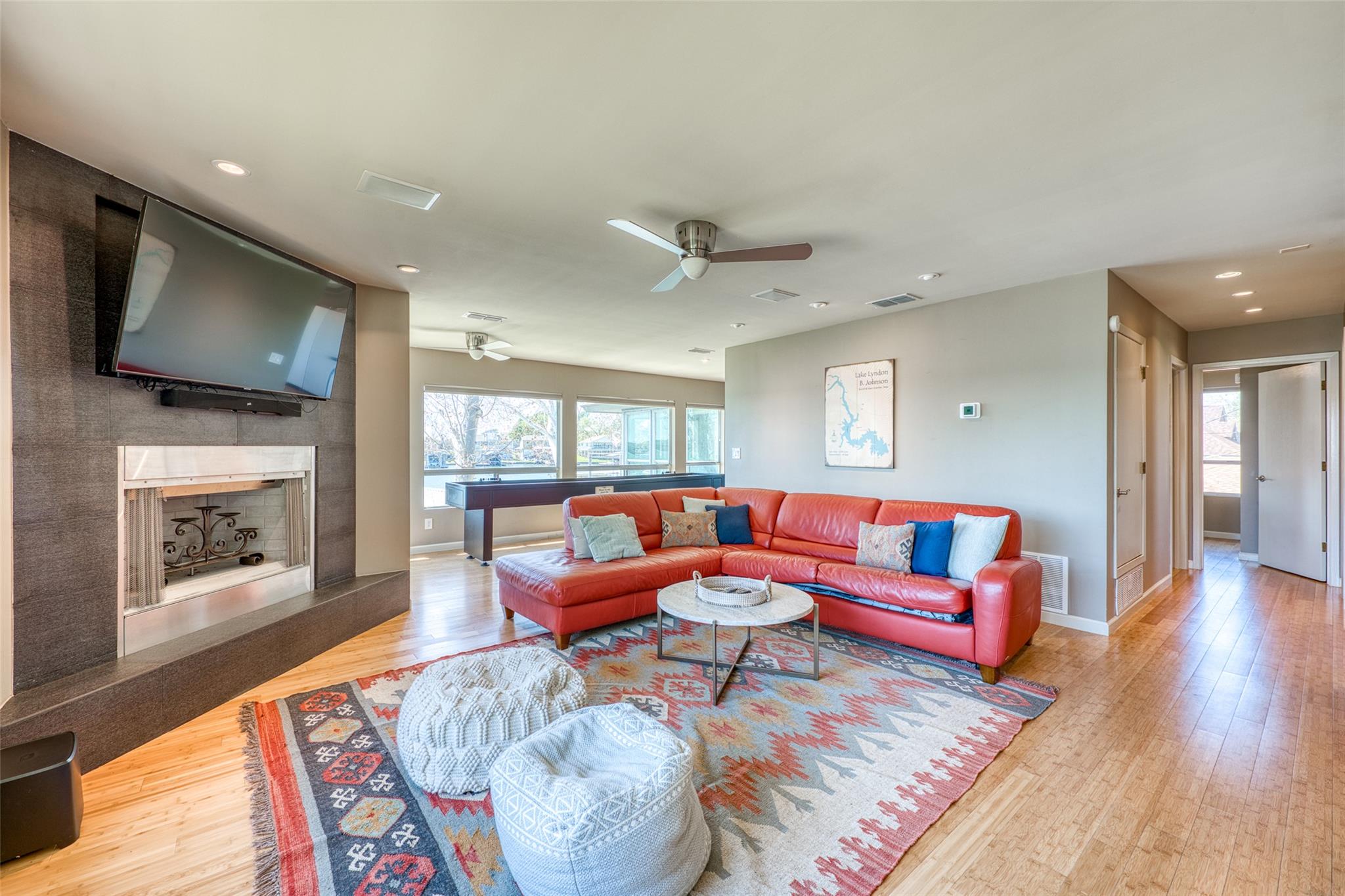 600 Deep Cove DR