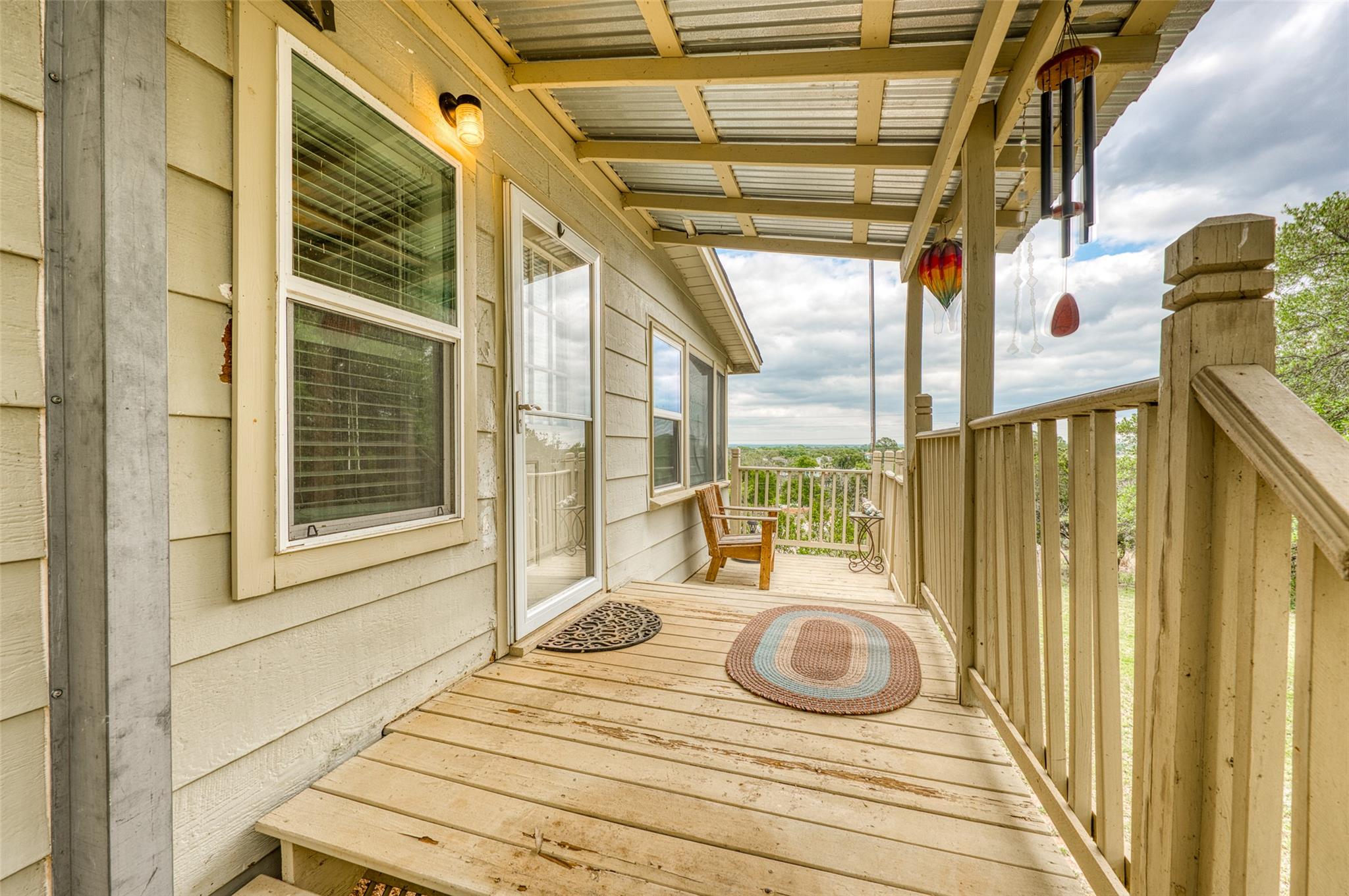 204 W Lakeshore DR