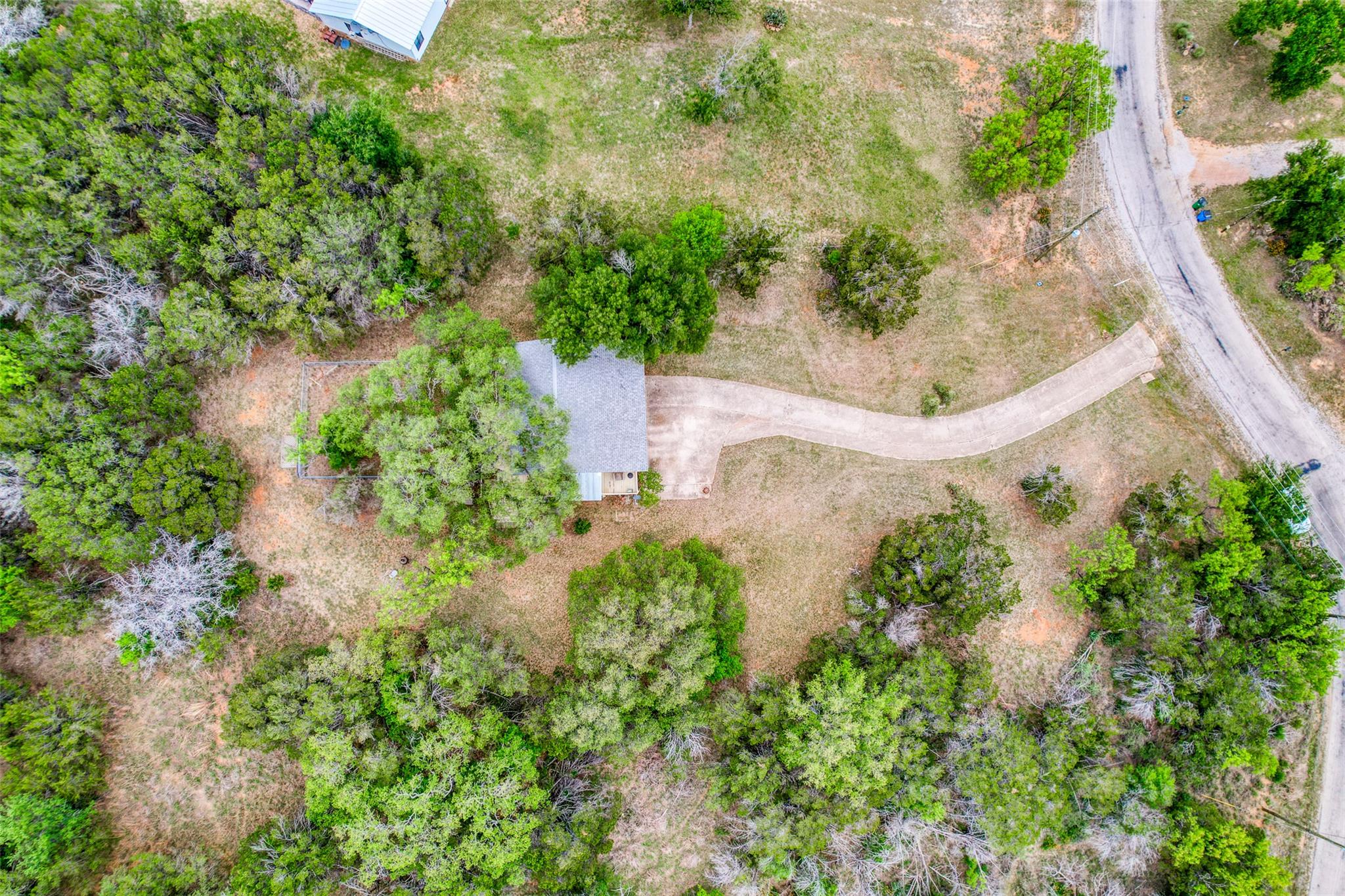 204 W Lakeshore DR