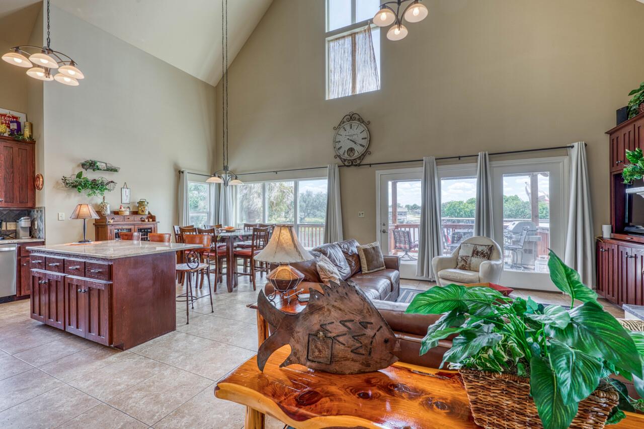 1605 Glencove DR