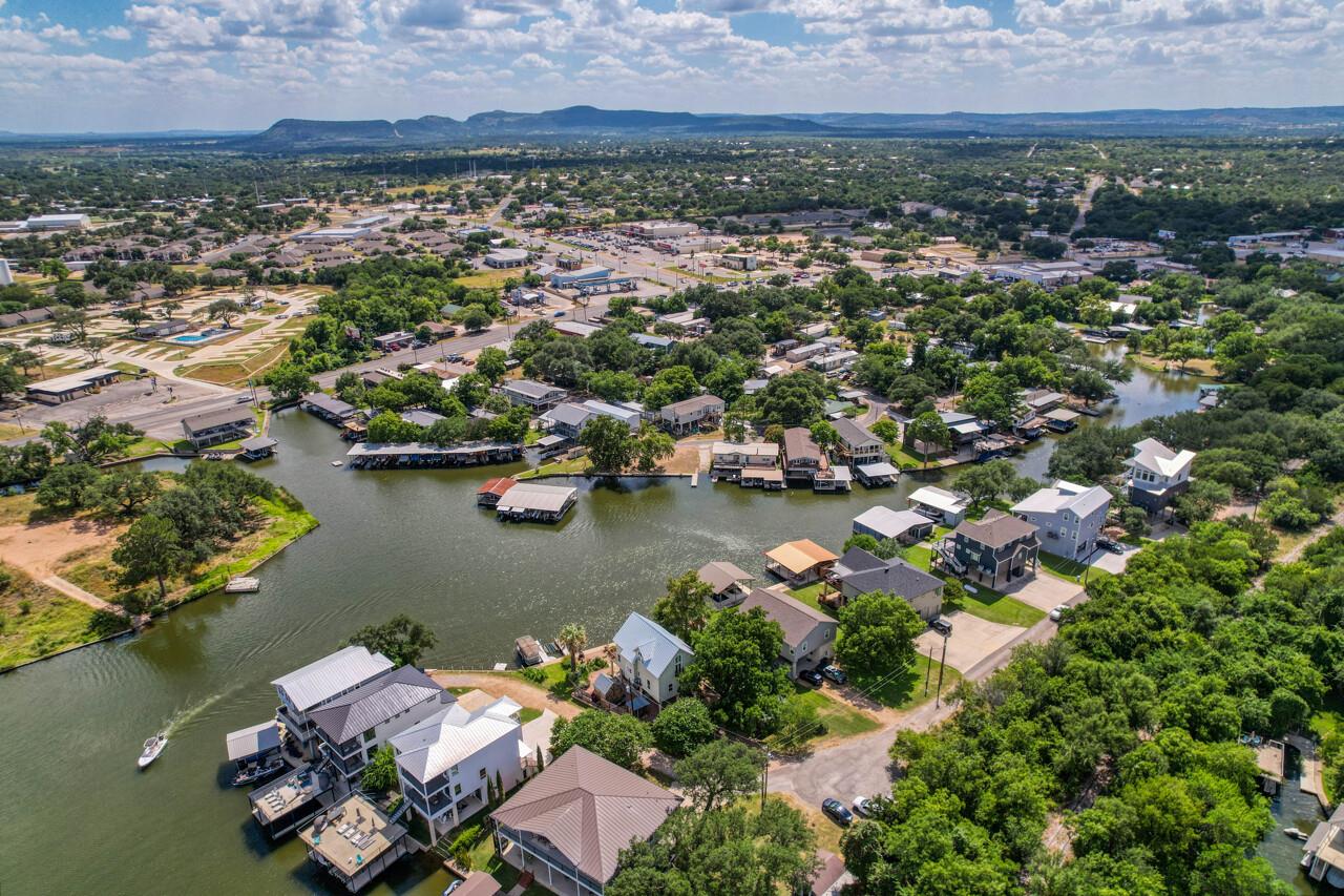 1605 Glencove DR