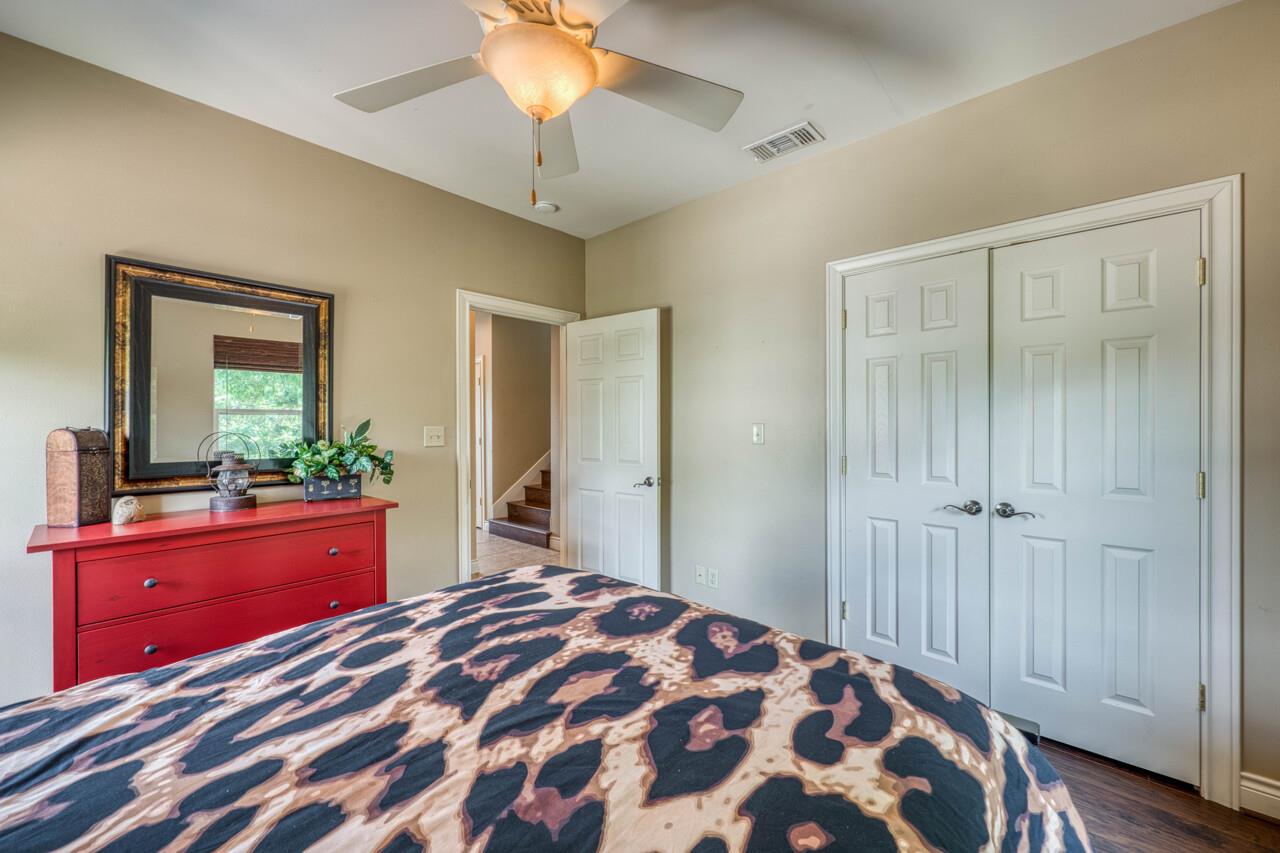 1605 Glencove DR