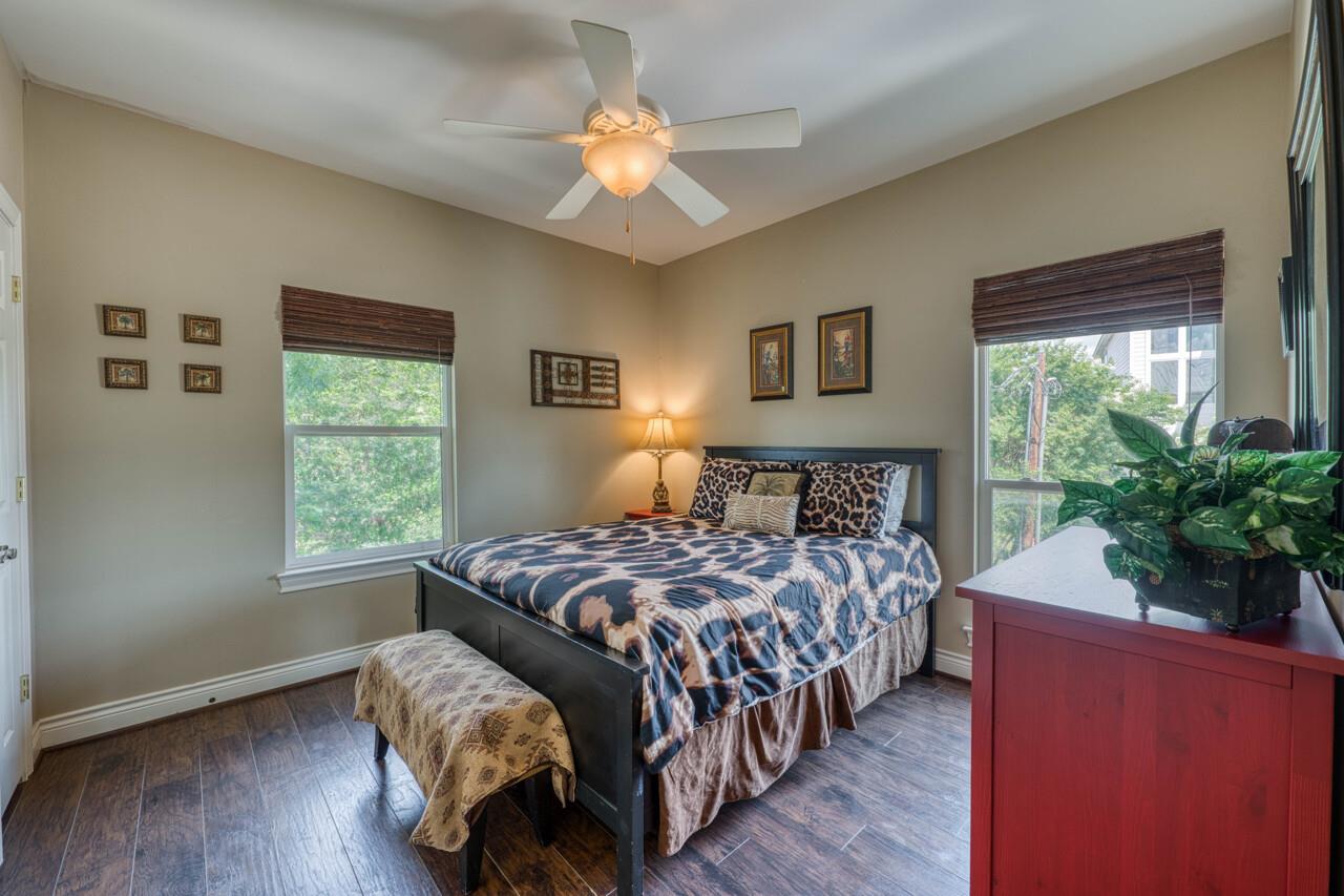 1605 Glencove DR