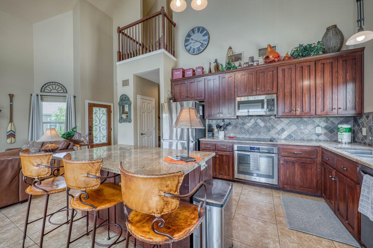 1605 Glencove DR