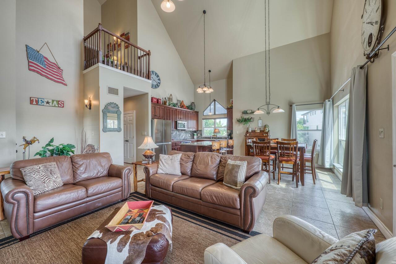 1605 Glencove DR