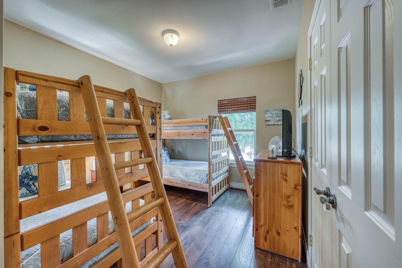 1605 Glencove DR