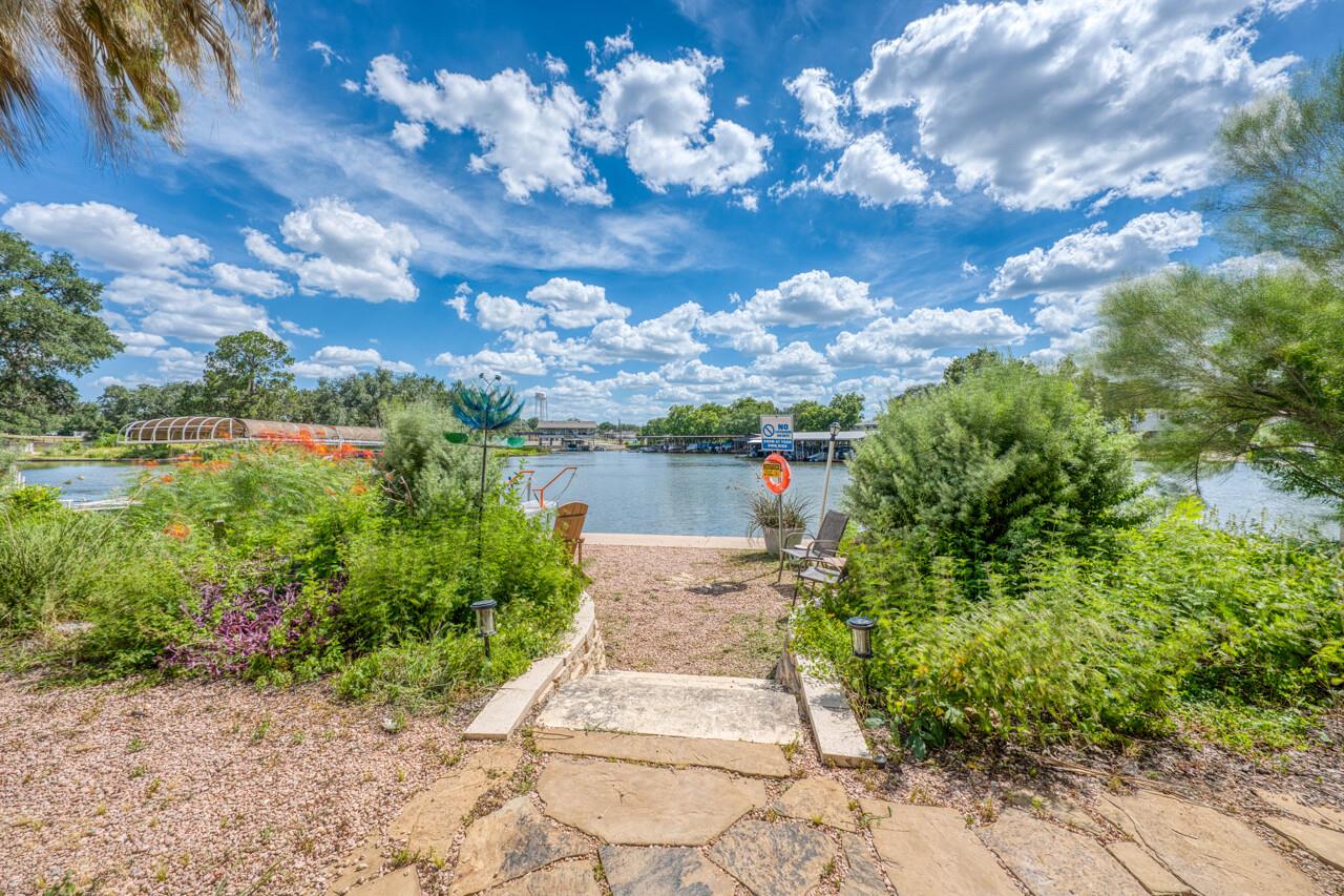 1605 Glencove DR