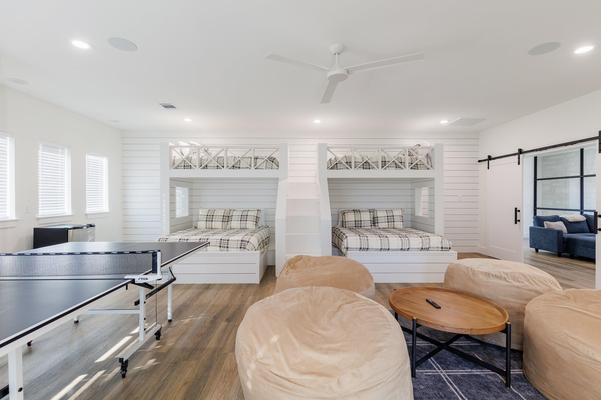 241 Lazy Oaks LN