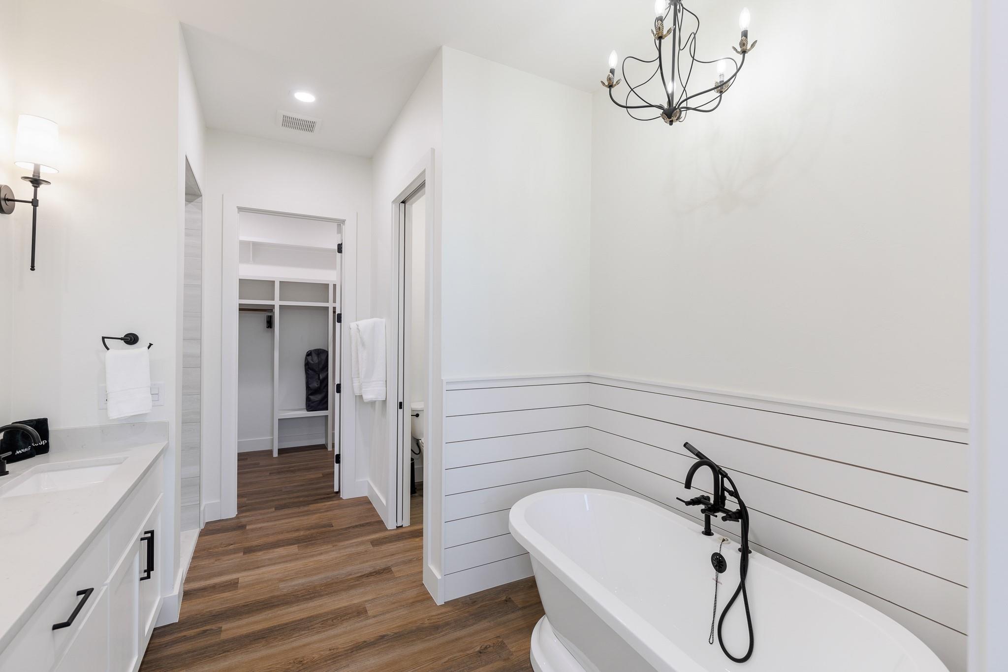 241 Lazy Oaks LN