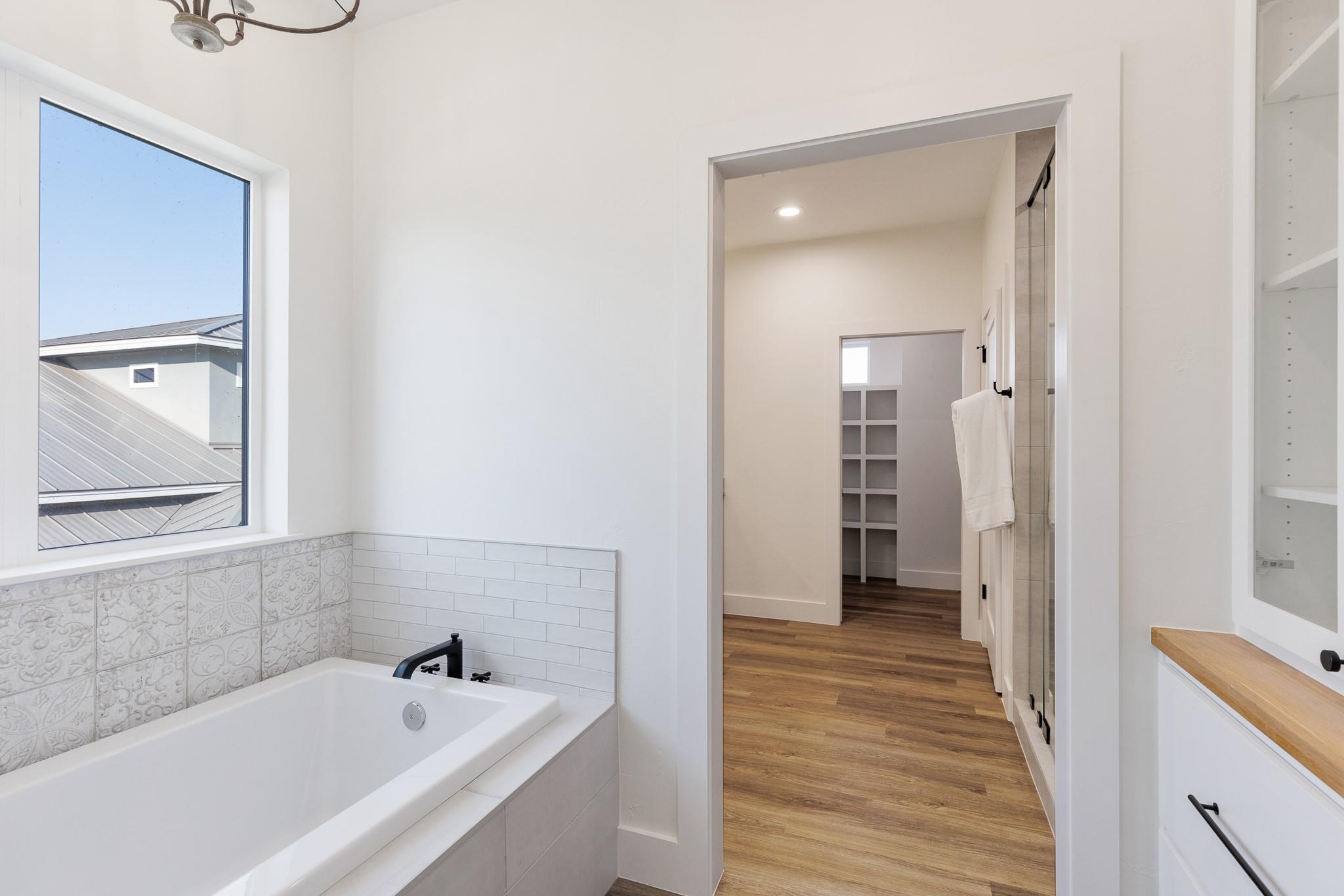 241 Lazy Oaks LN