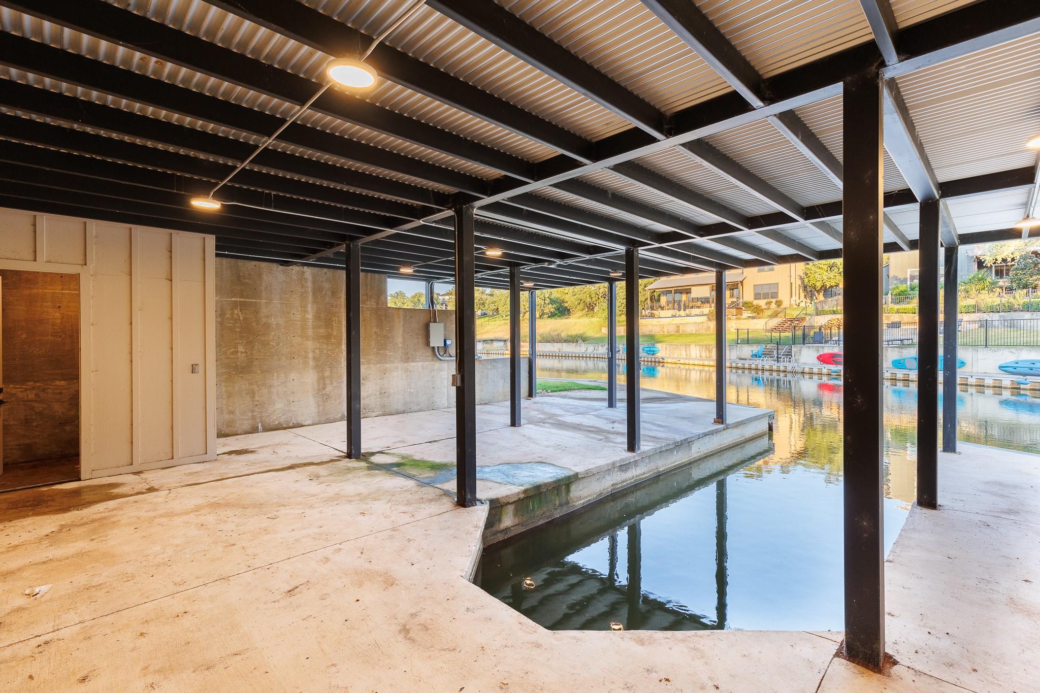 241 Lazy Oaks LN