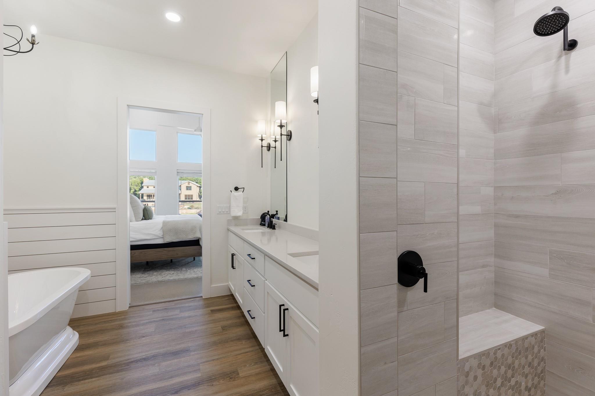 241 Lazy Oaks LN