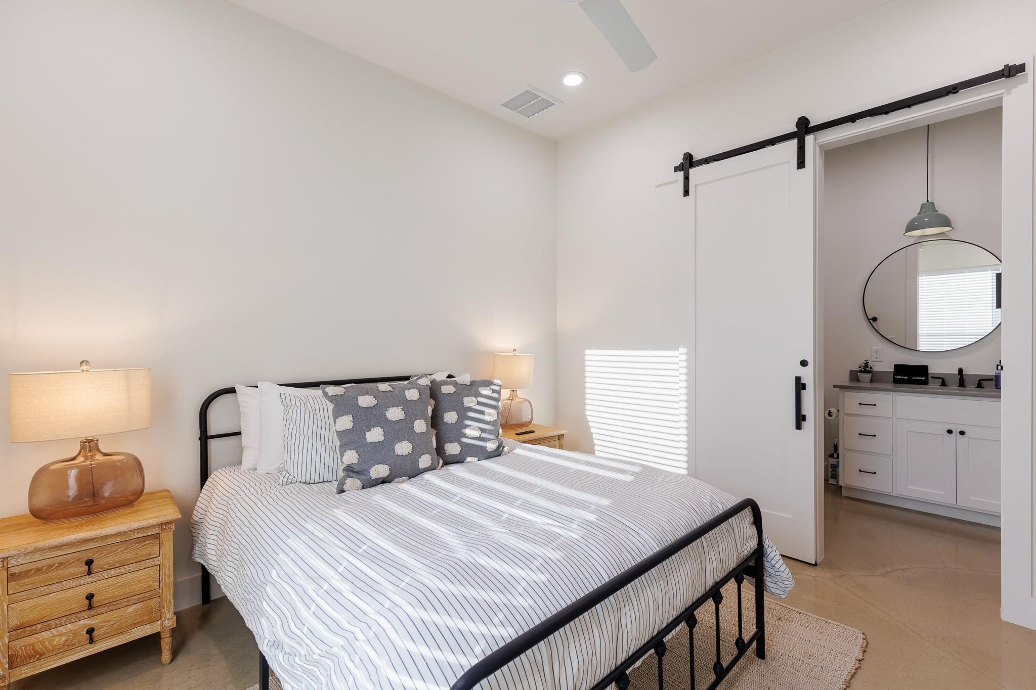 241 Lazy Oaks LN