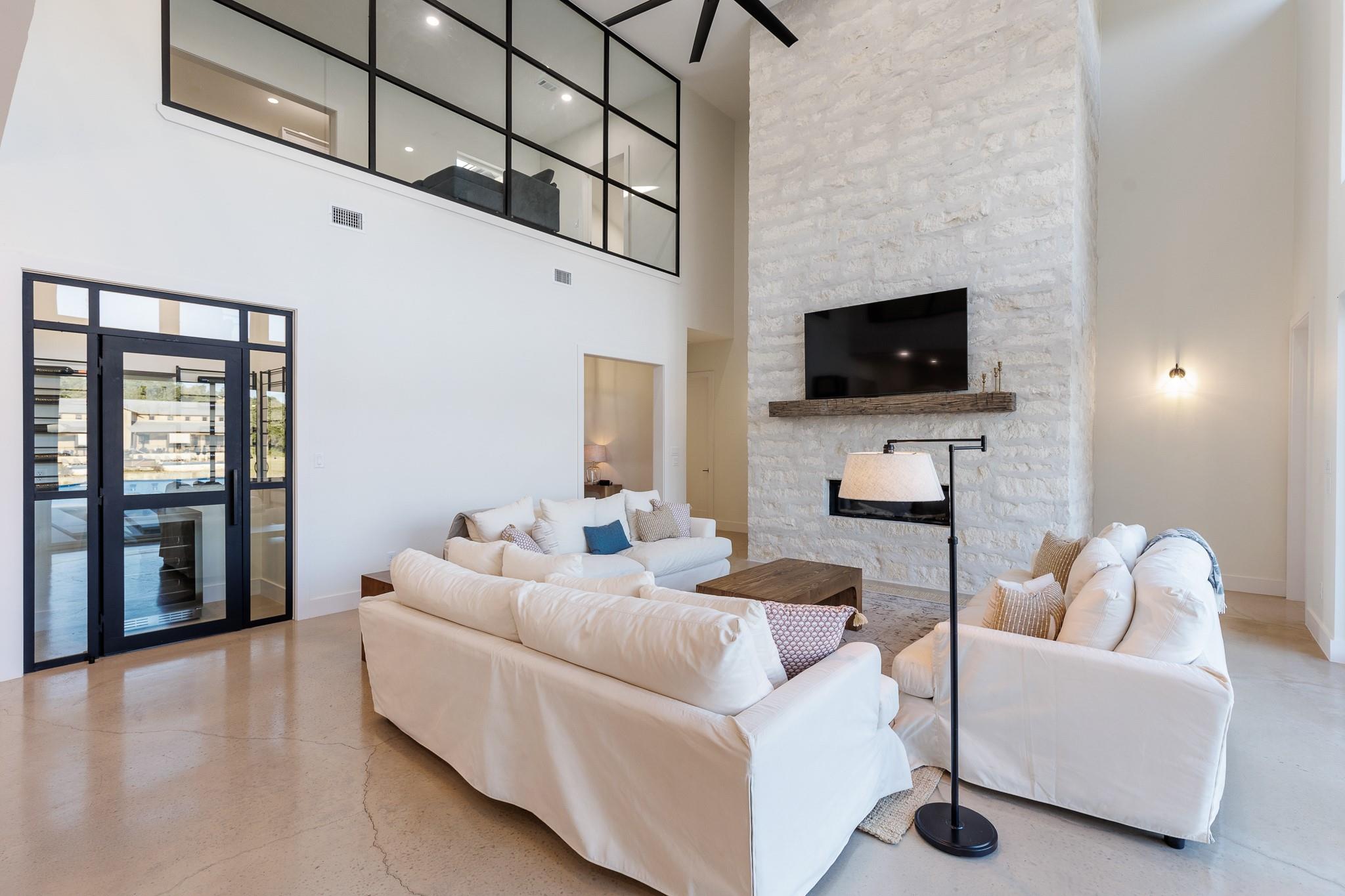 241 Lazy Oaks LN