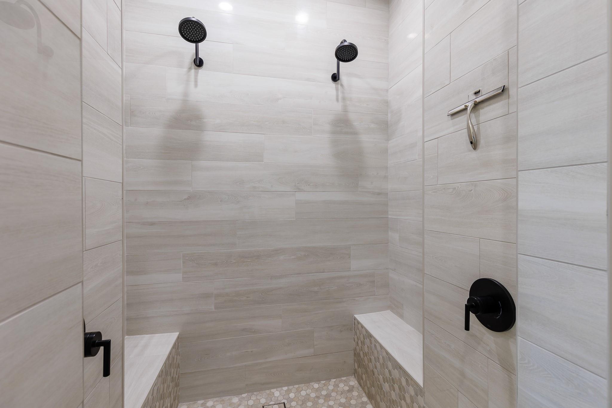 241 Lazy Oaks LN