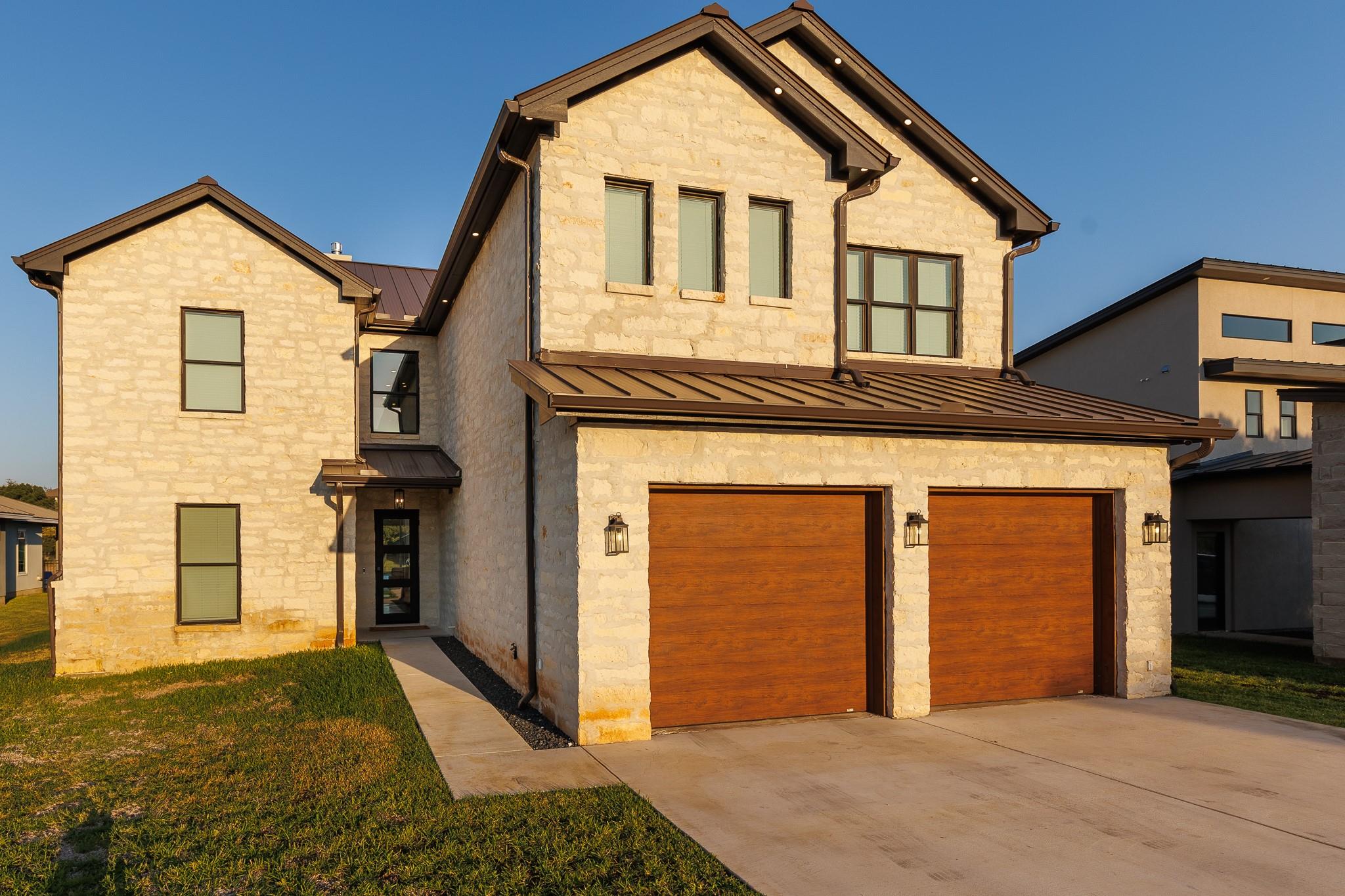 241 Lazy Oaks LN