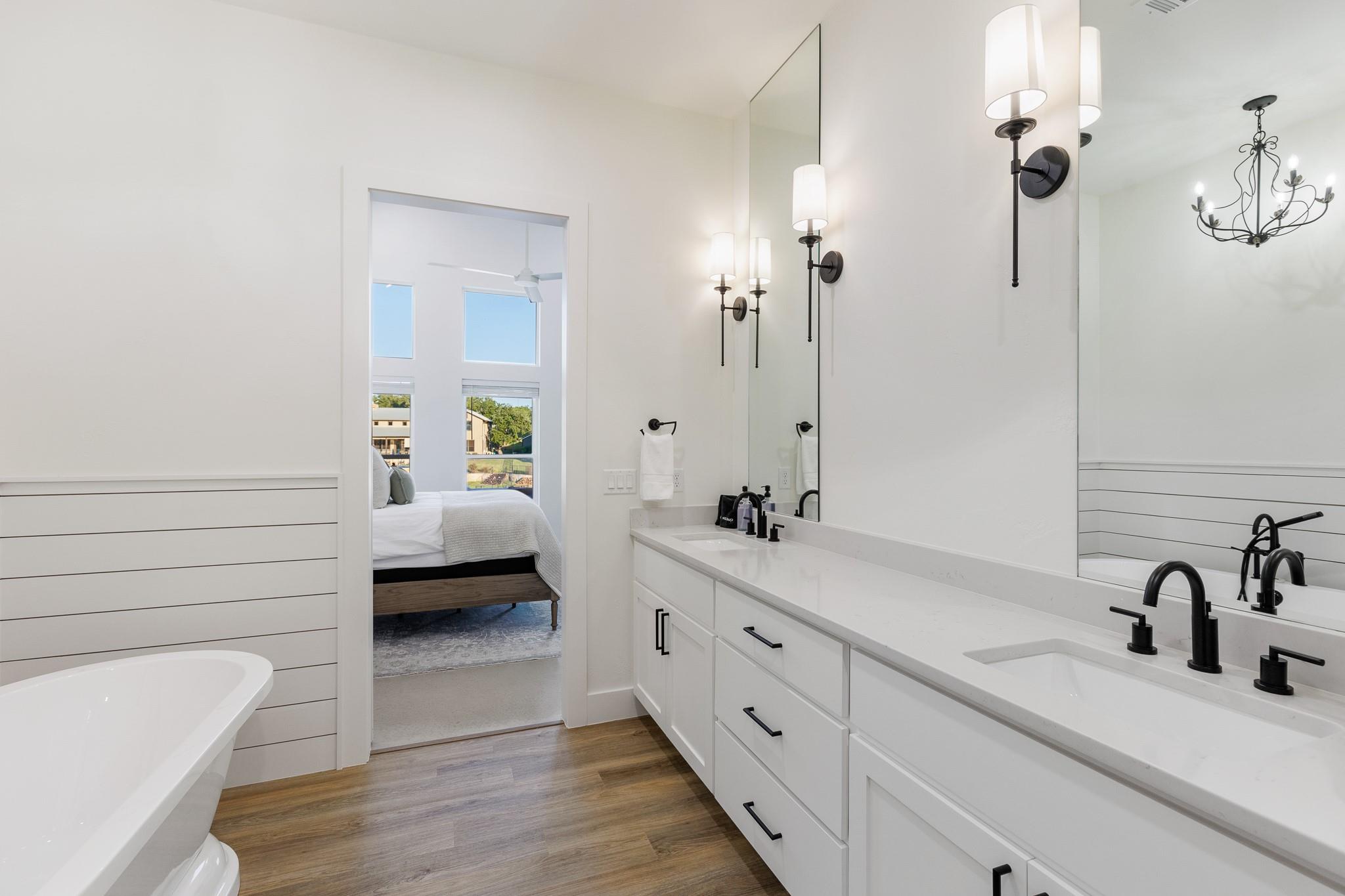 241 Lazy Oaks LN