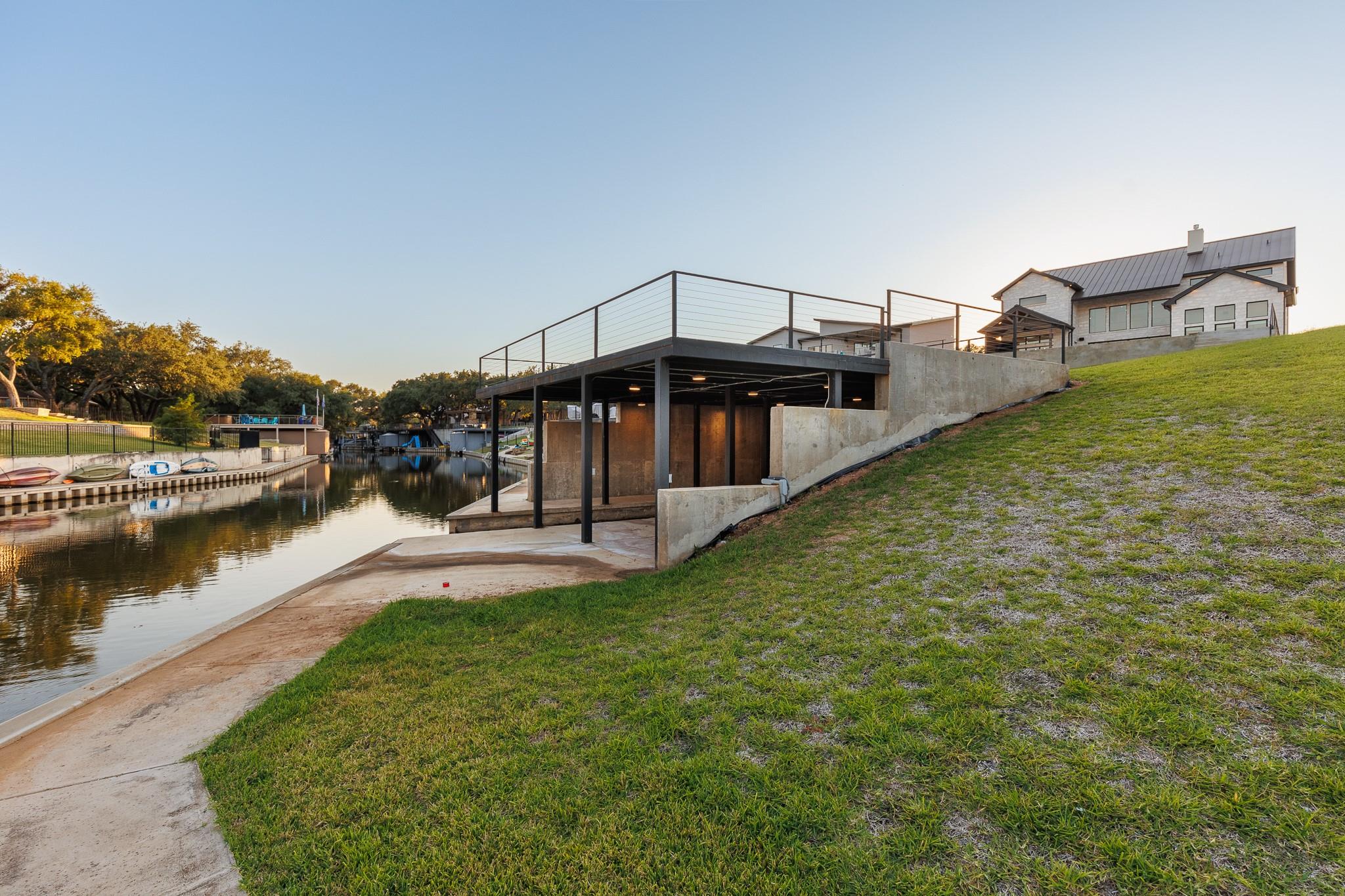 241 Lazy Oaks LN