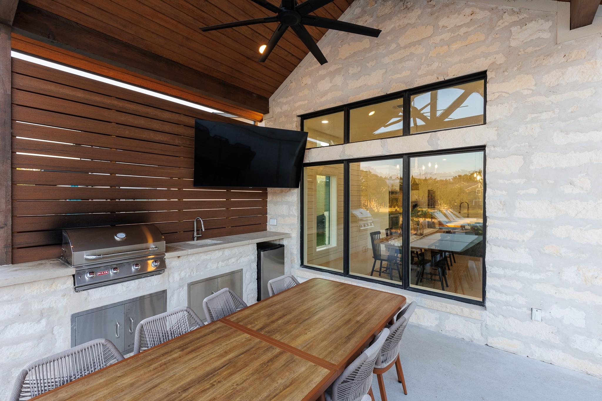 241 Lazy Oaks LN
