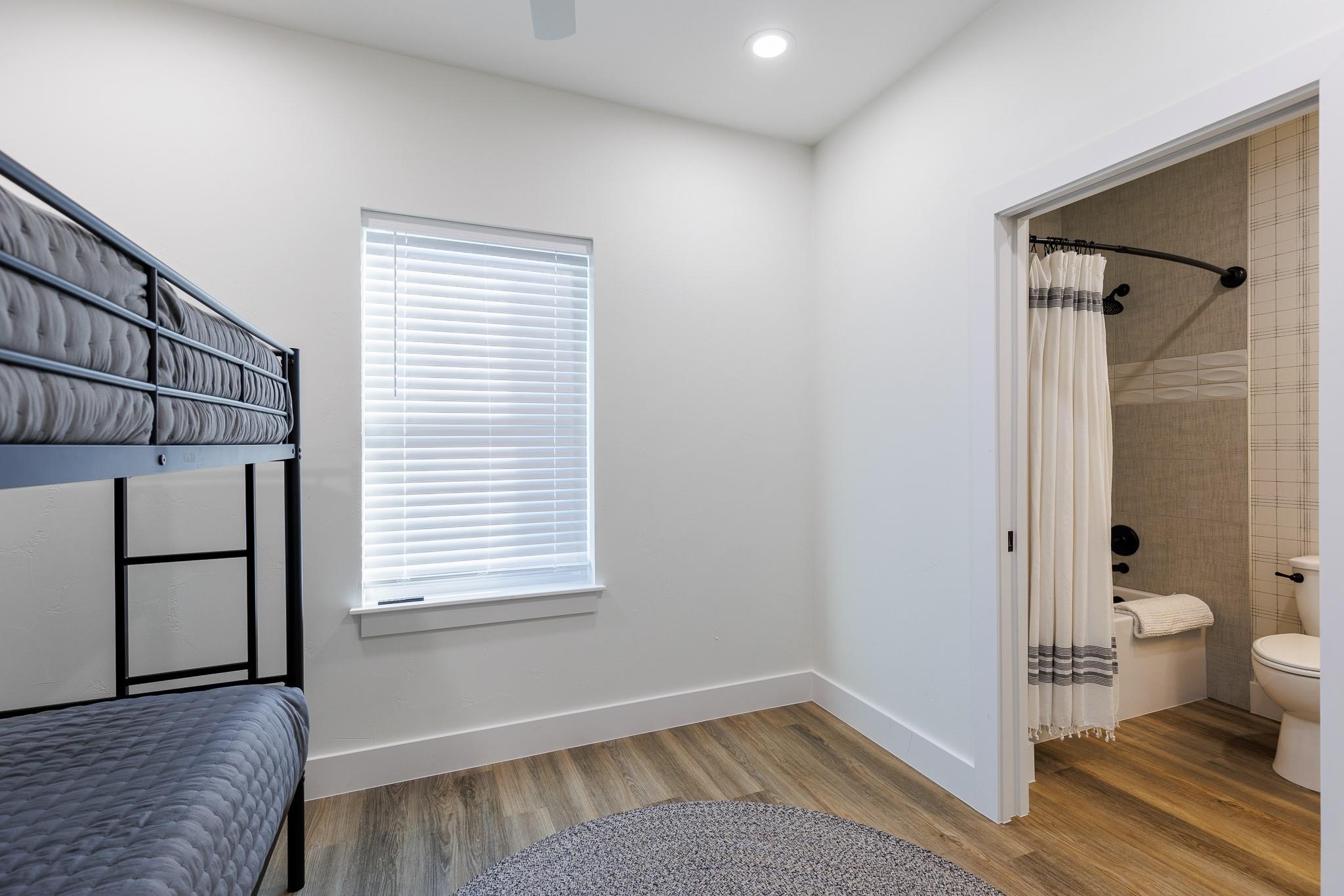 241 Lazy Oaks LN