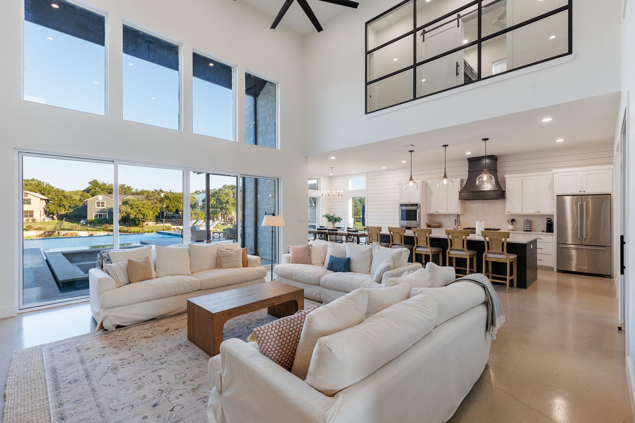 241 Lazy Oaks LN