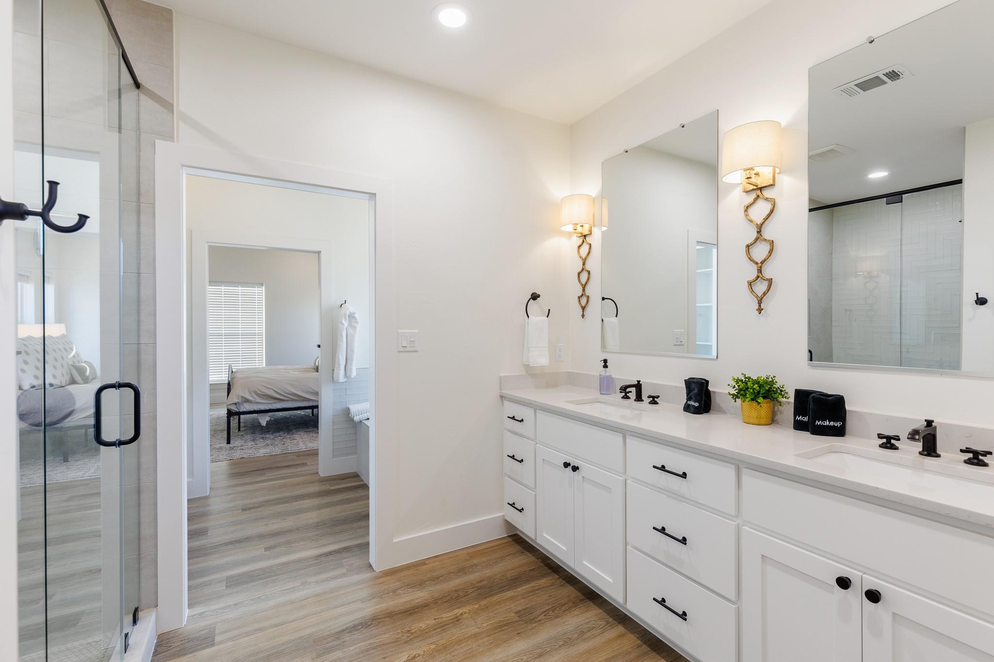 241 Lazy Oaks LN