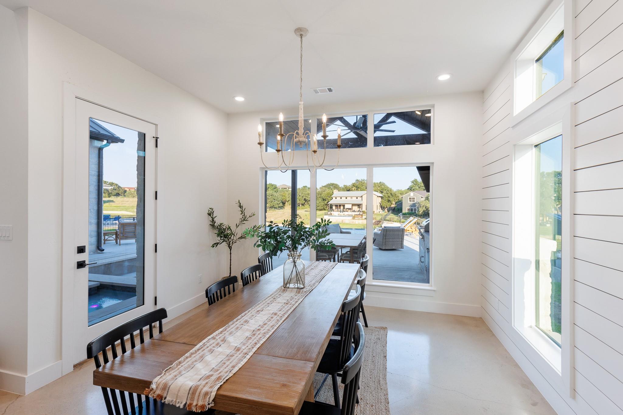 241 Lazy Oaks LN
