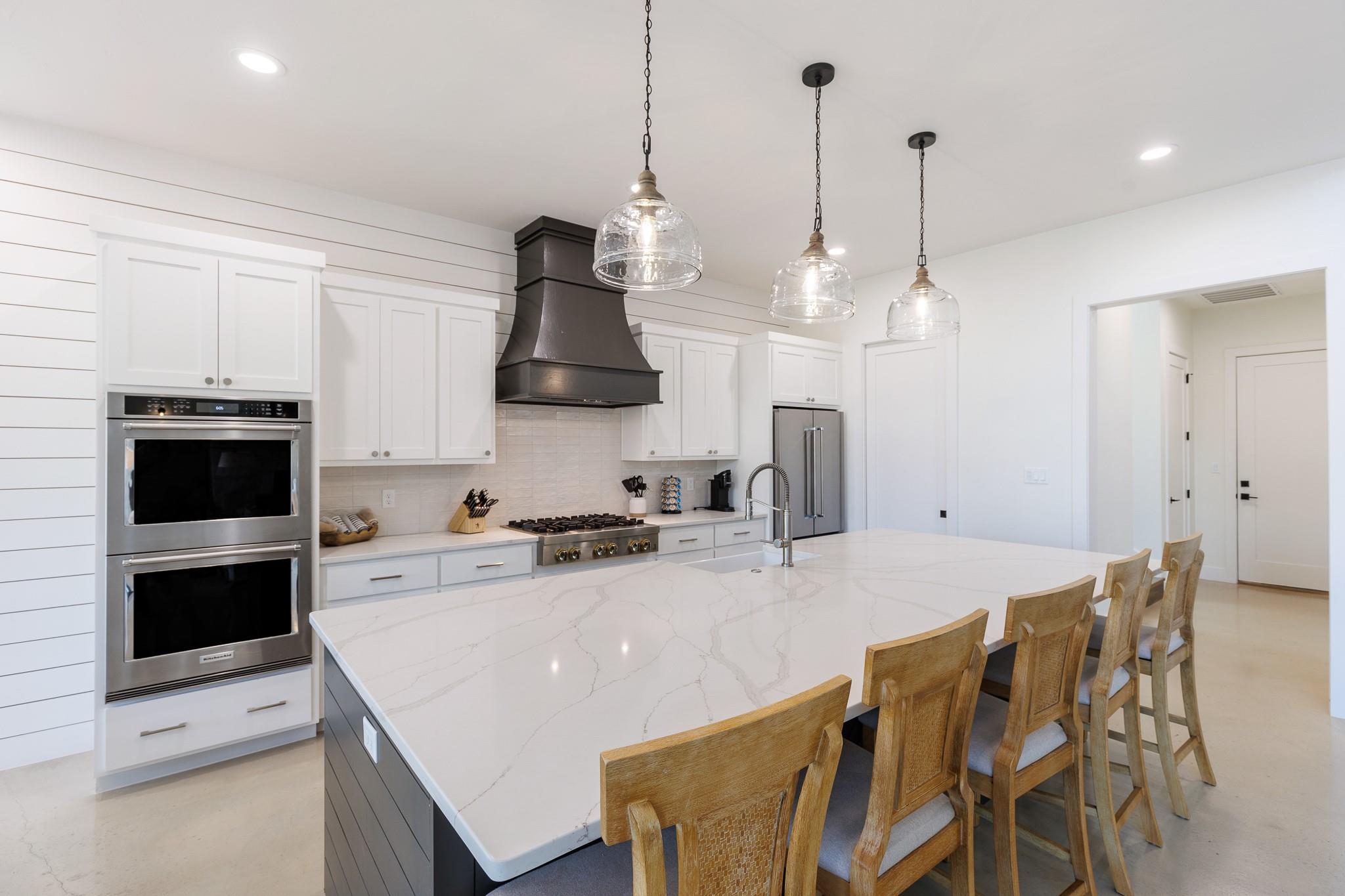 241 Lazy Oaks LN