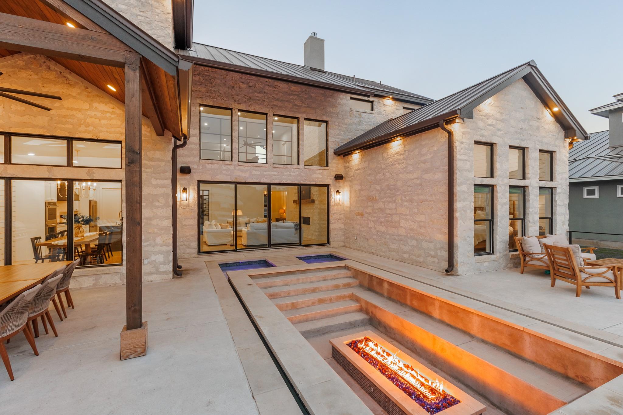 241 Lazy Oaks LN