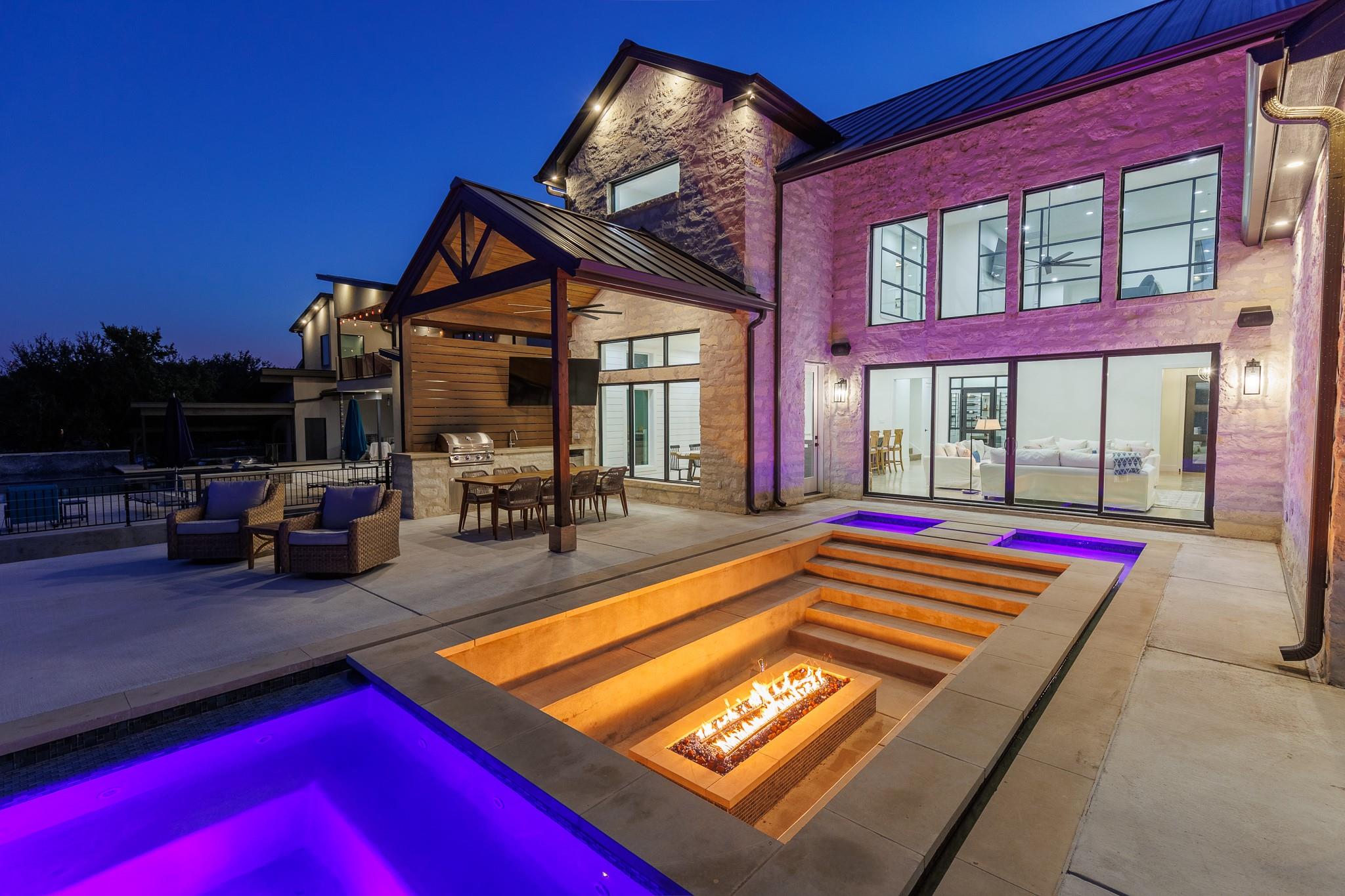 241 Lazy Oaks LN