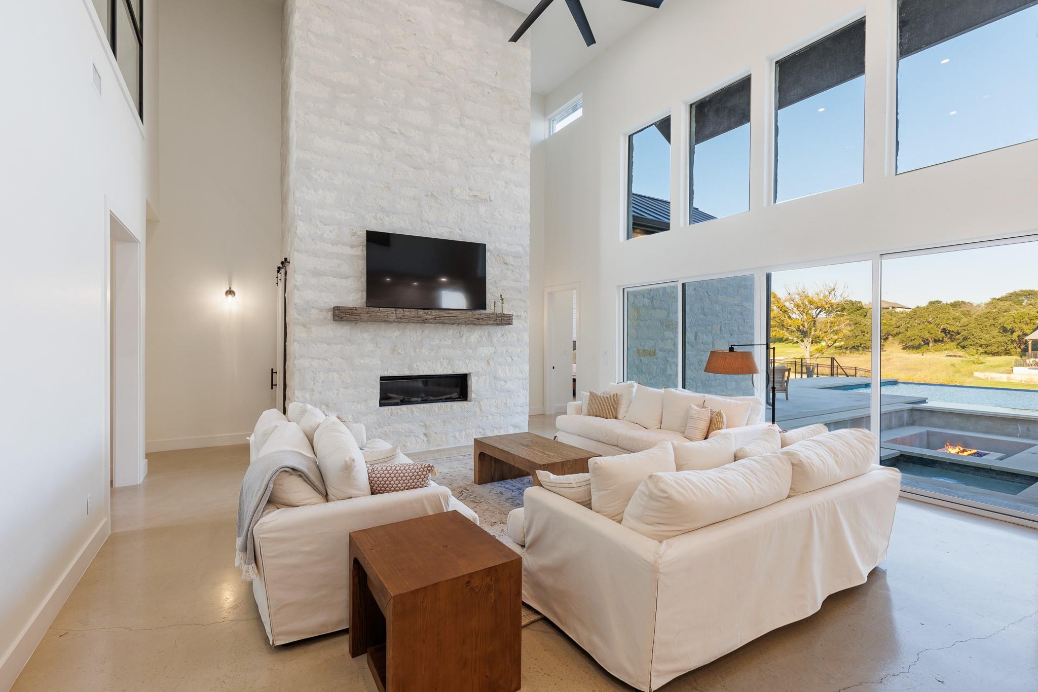 241 Lazy Oaks LN