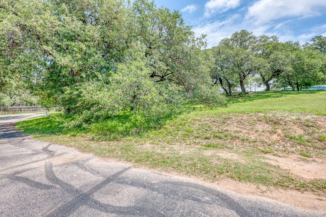 120 Hidden Oaks DR