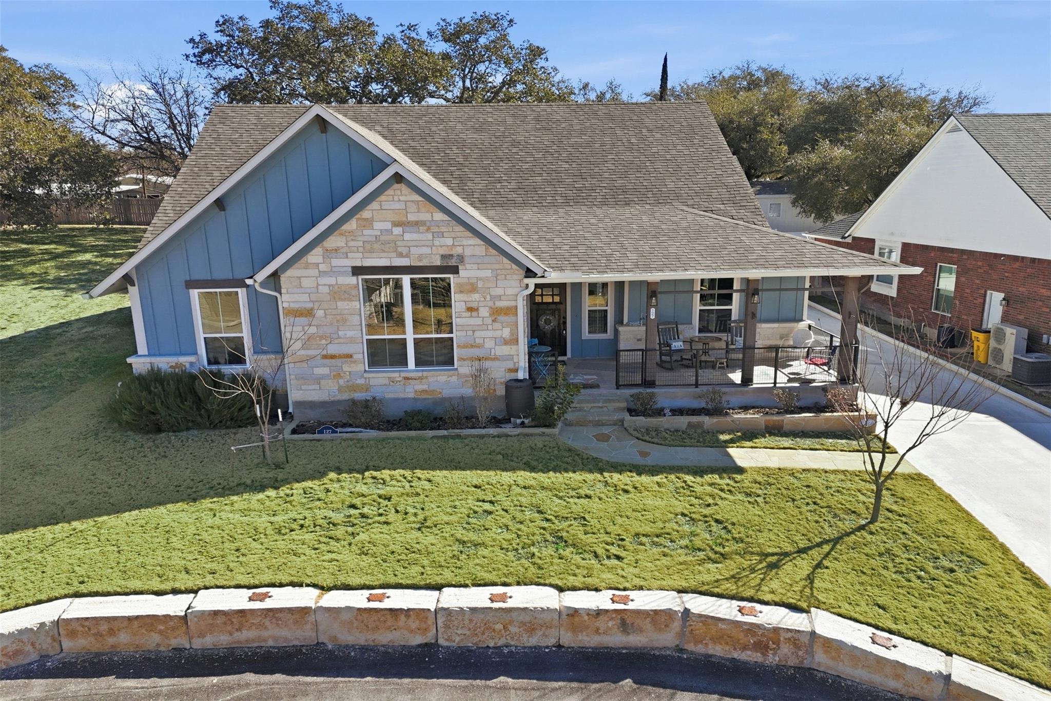127 Hidden Oaks DR