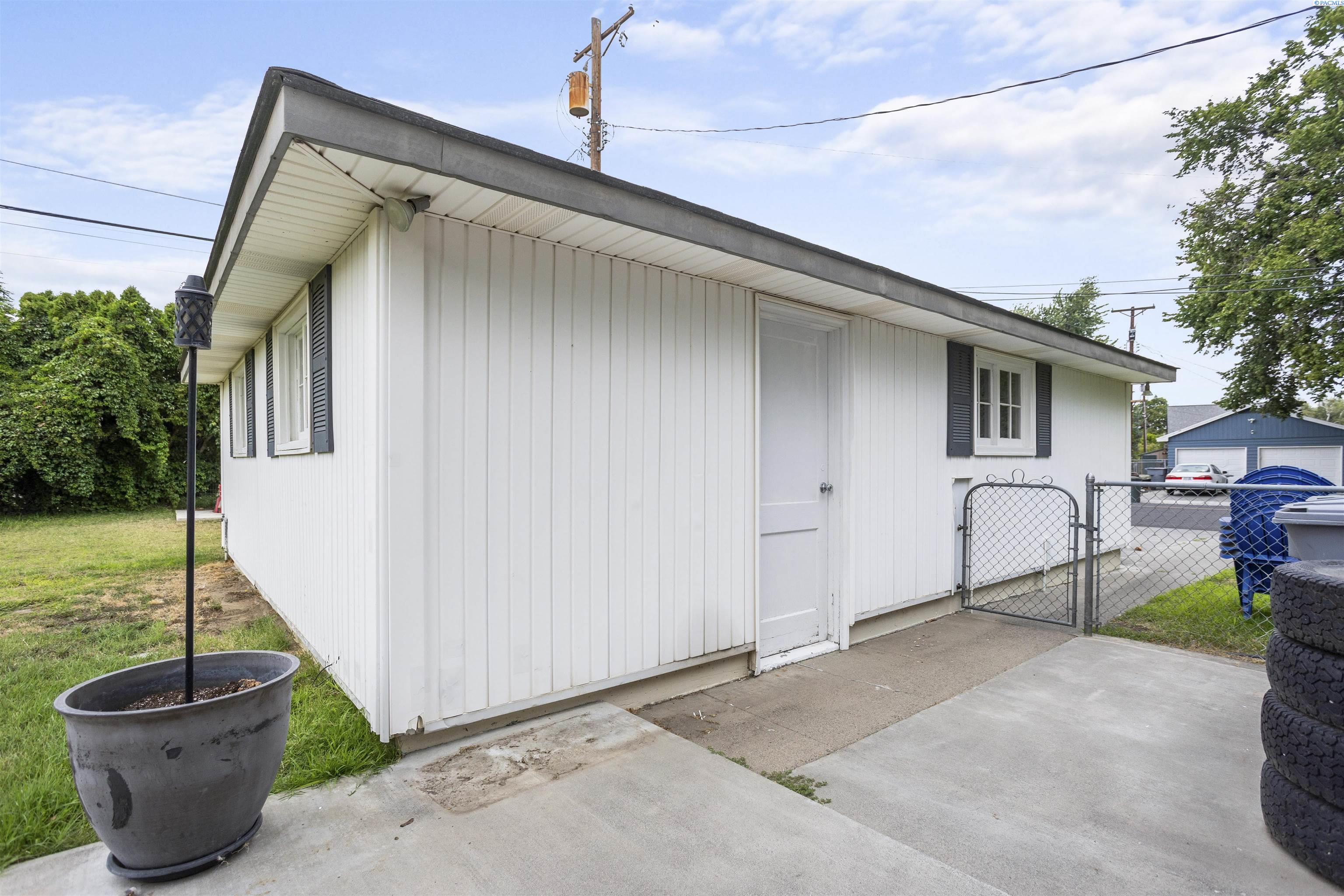 647 Birch Ave.
