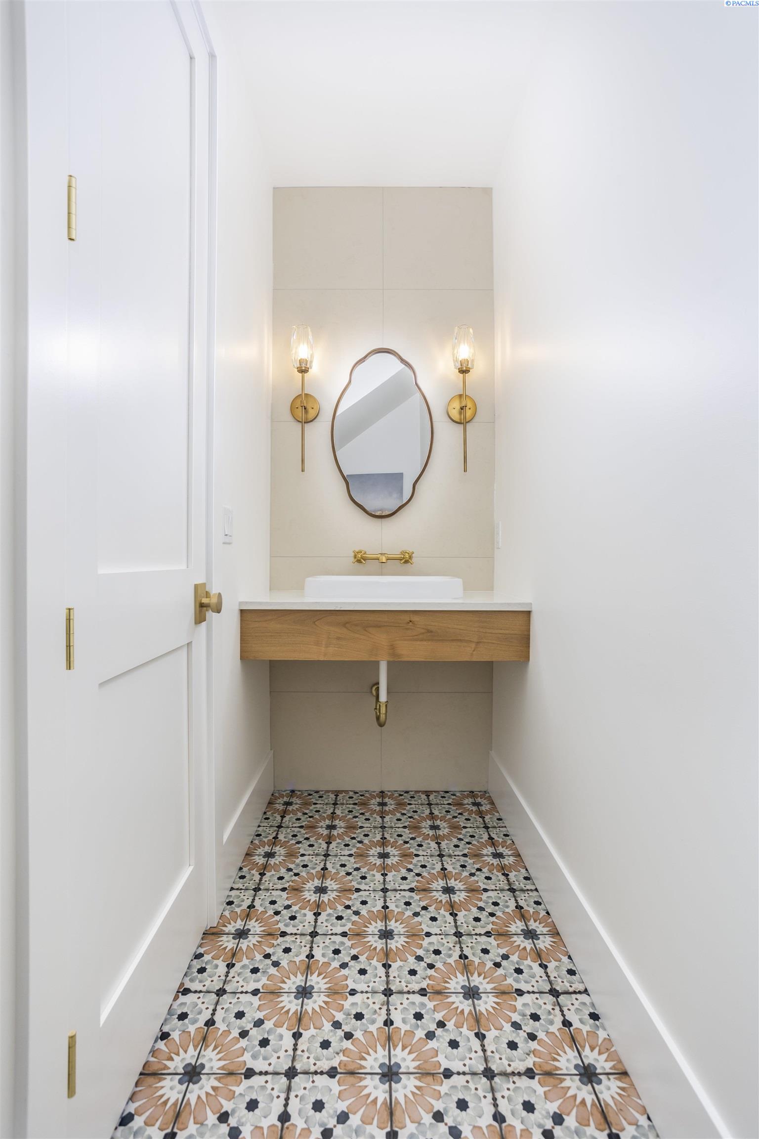 1226 Meadow Hills Dr