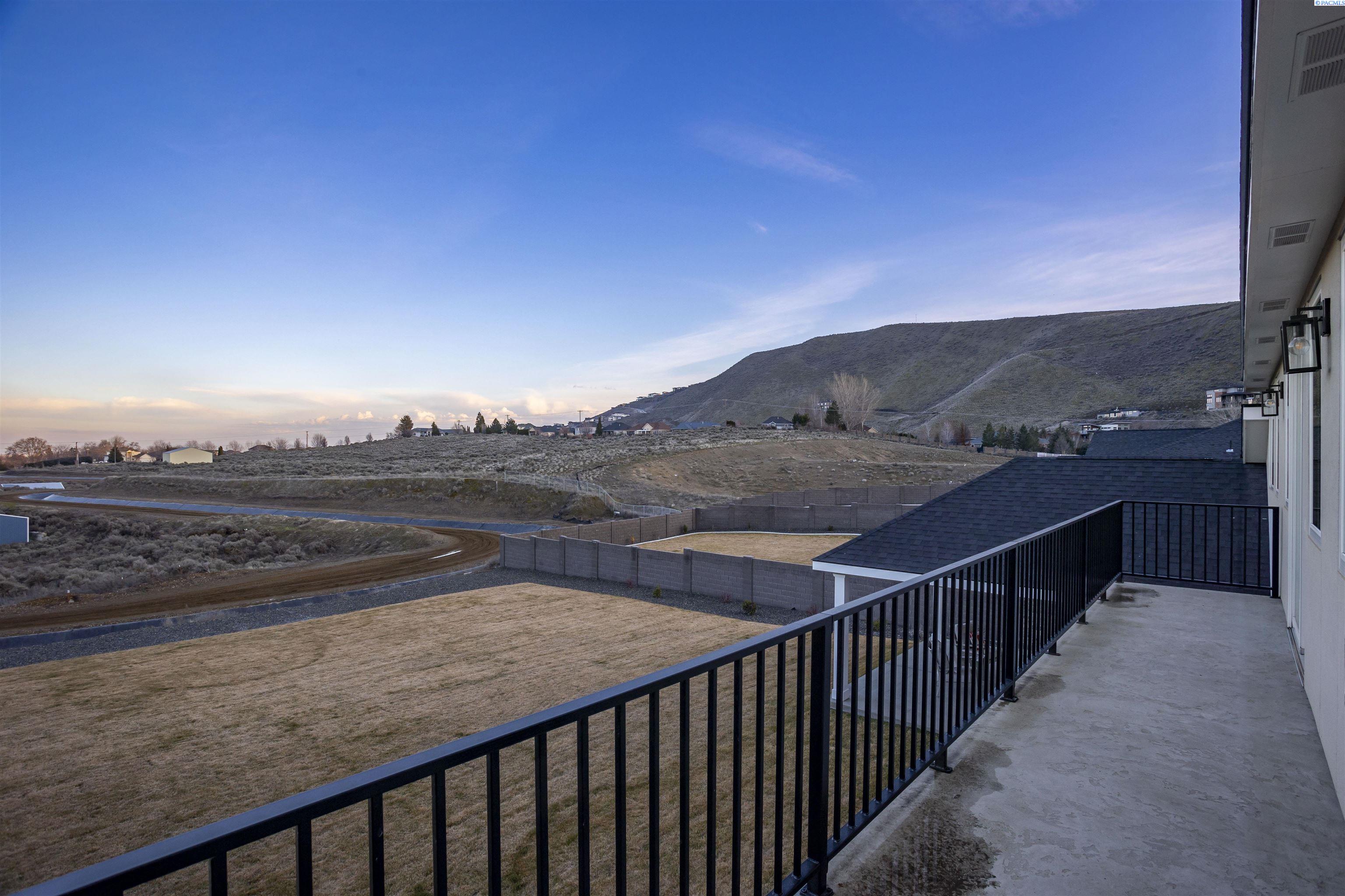 1226 Meadow Hills Dr