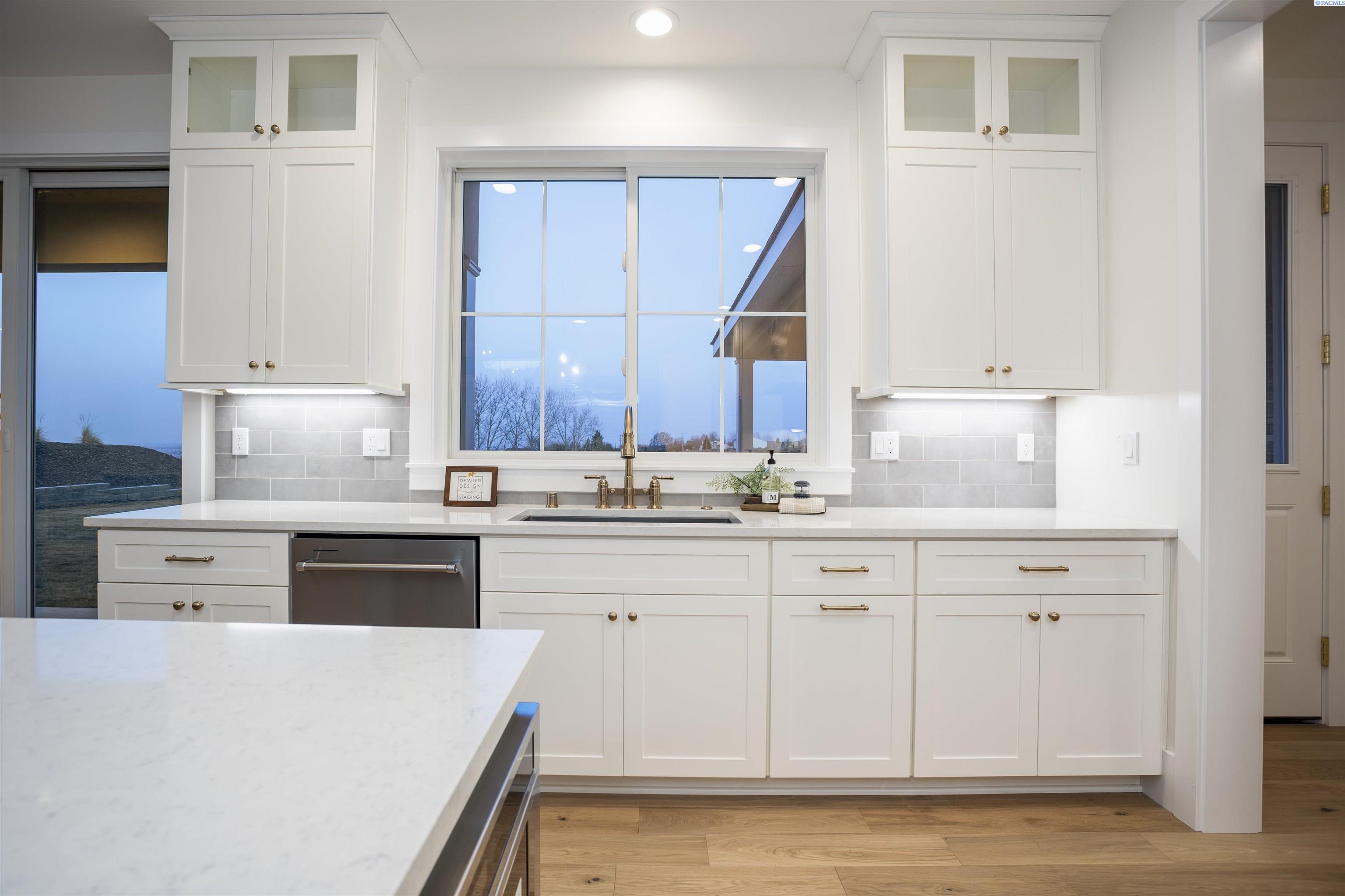 1226 Meadow Hills Dr