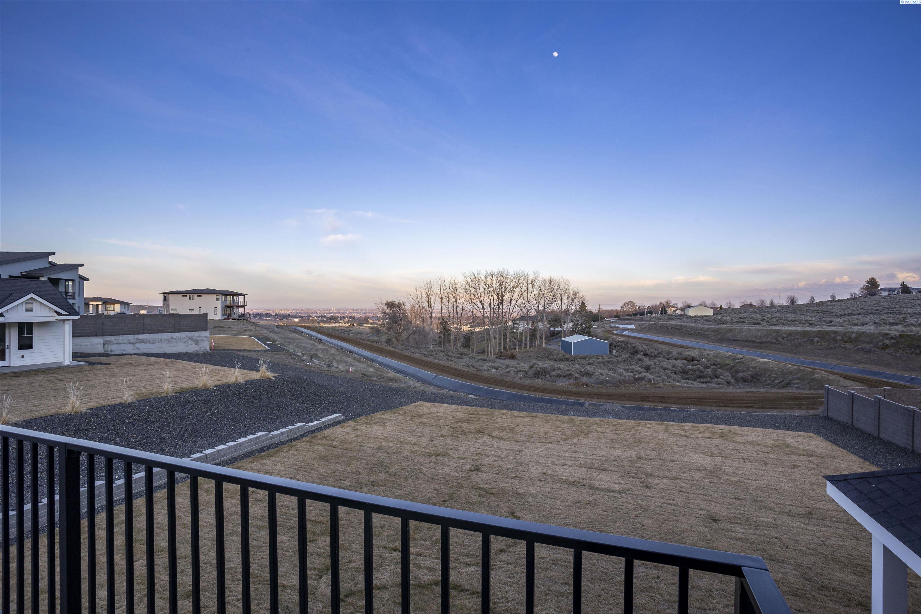 1226 Meadow Hills Dr