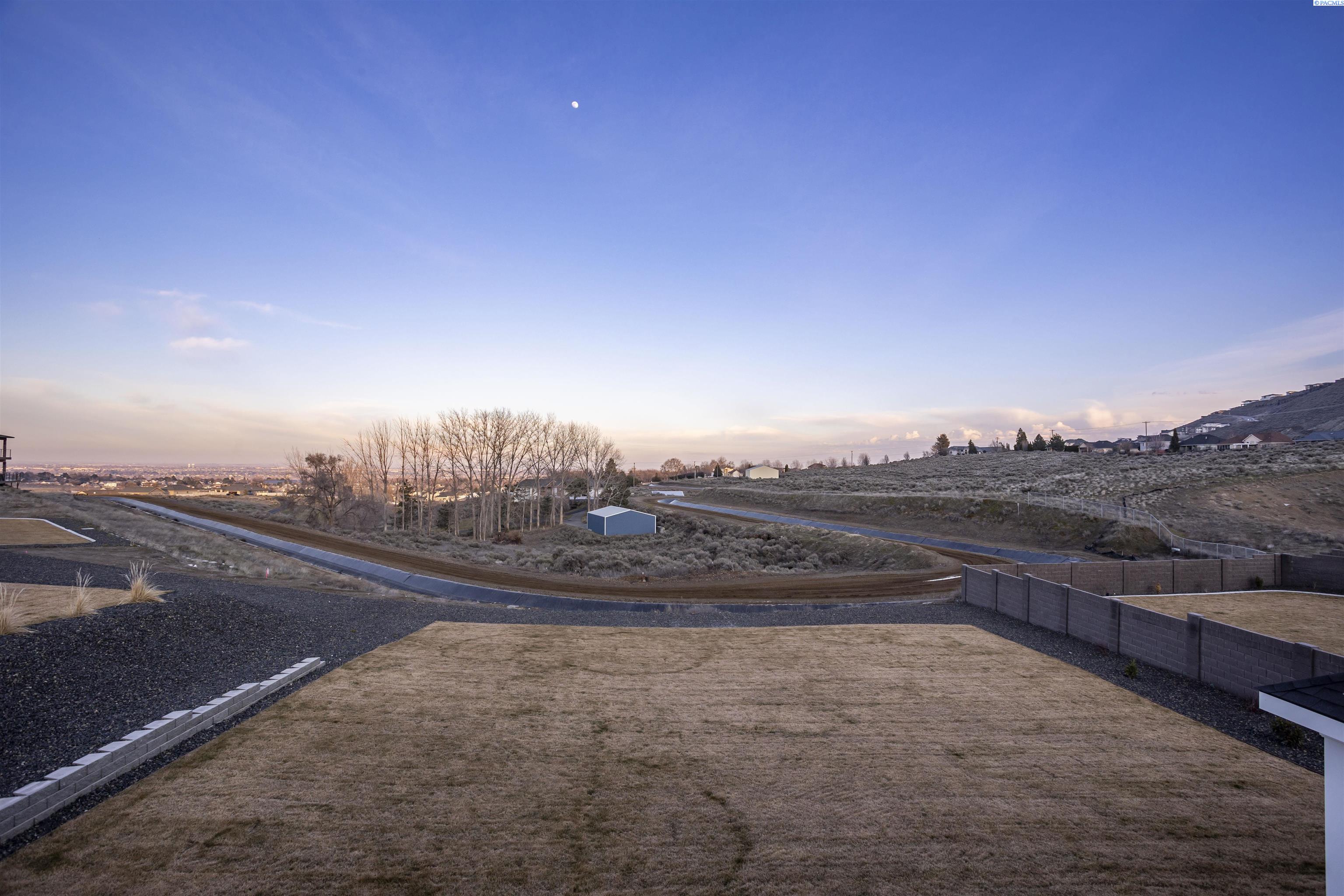 1226 Meadow Hills Dr