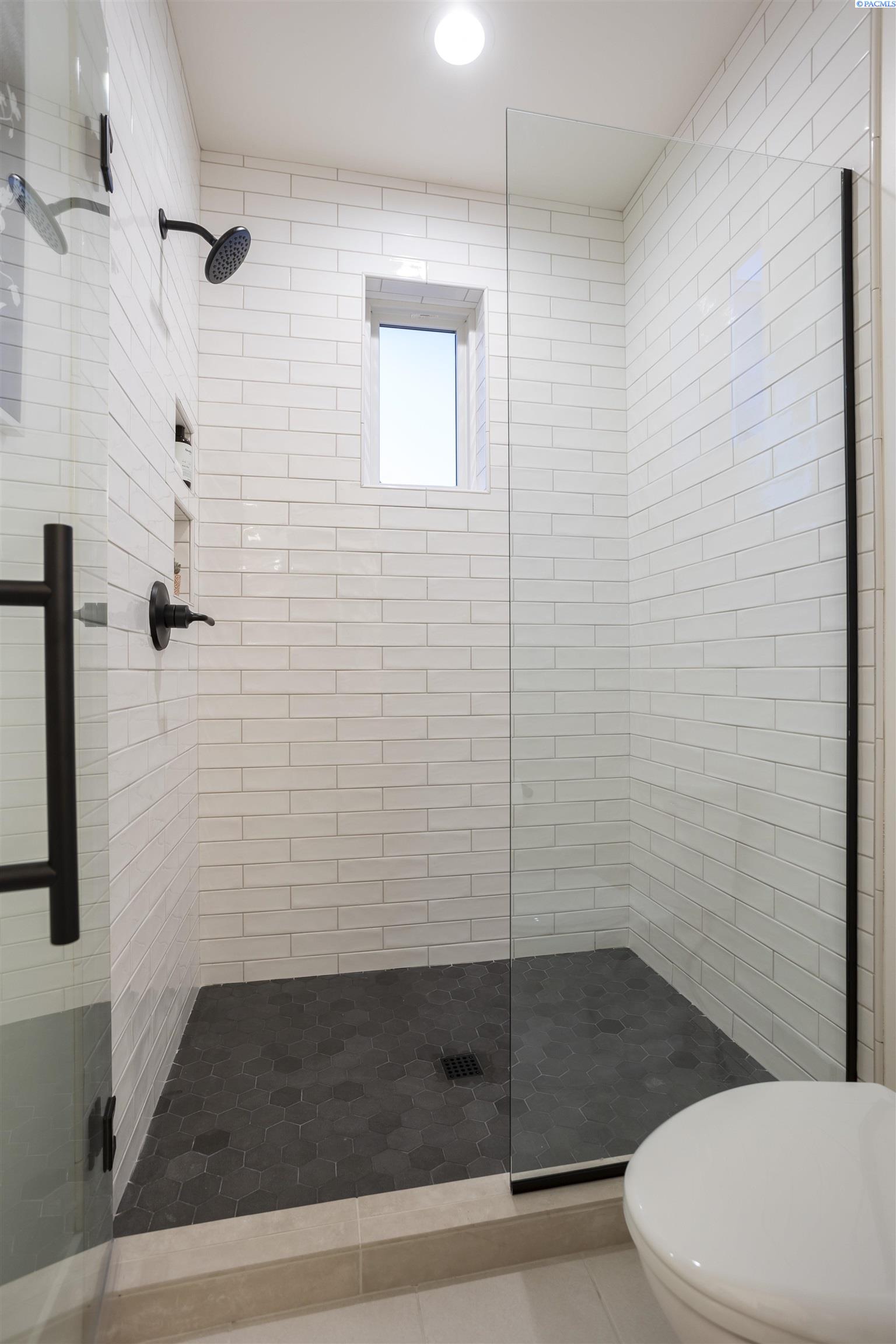 1226 Meadow Hills Dr