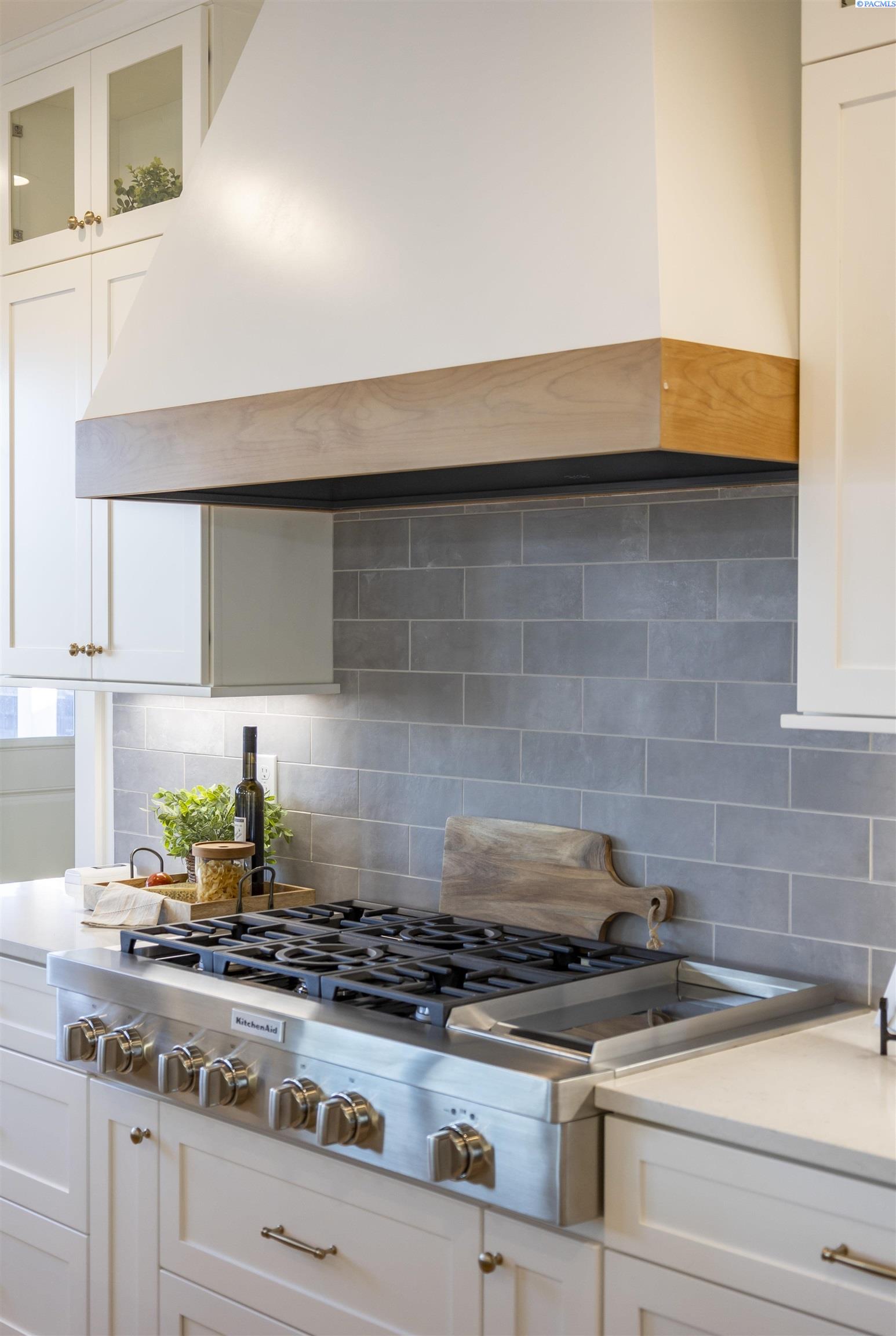 1226 Meadow Hills Dr