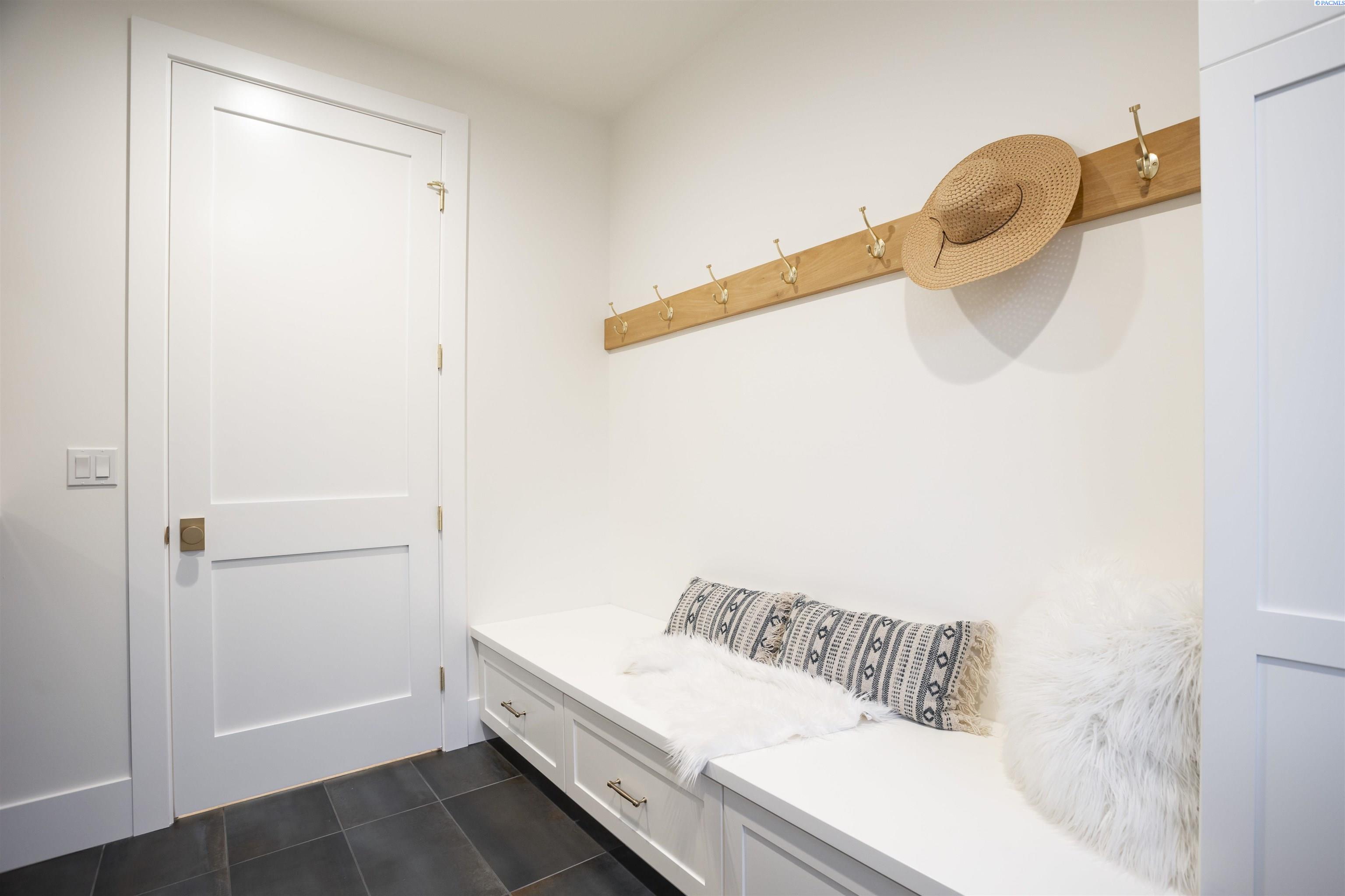 1226 Meadow Hills Dr