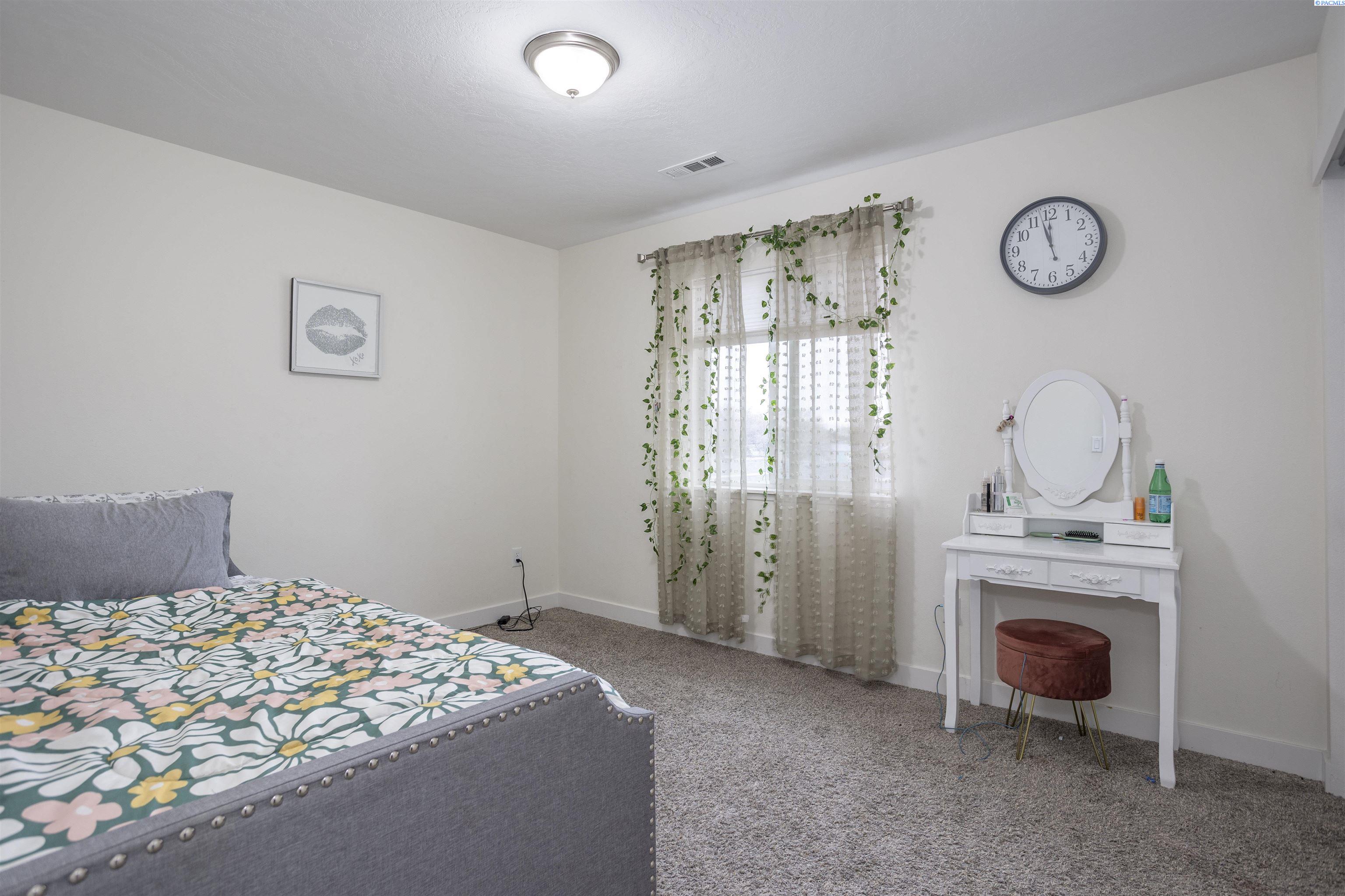 1137 S Cedar Place