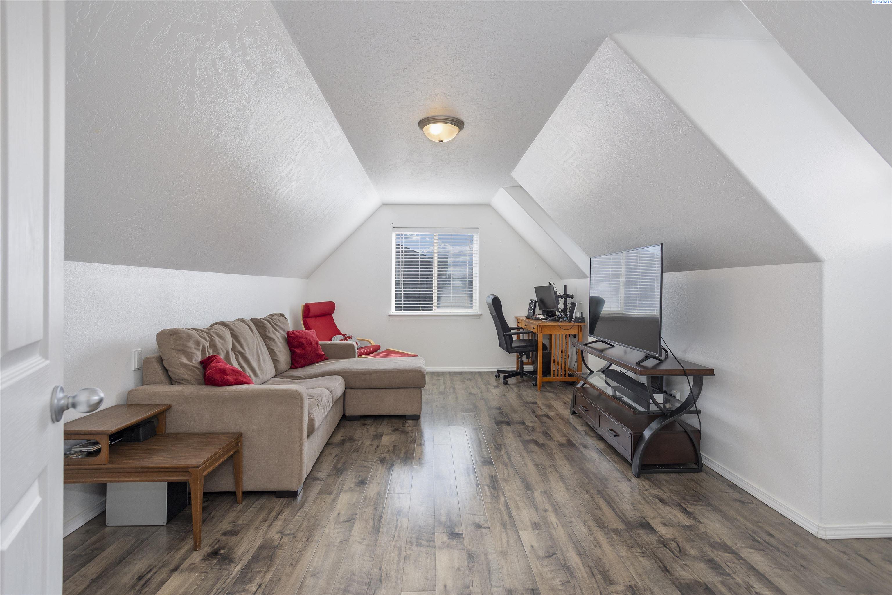 4015 Manassas Ct