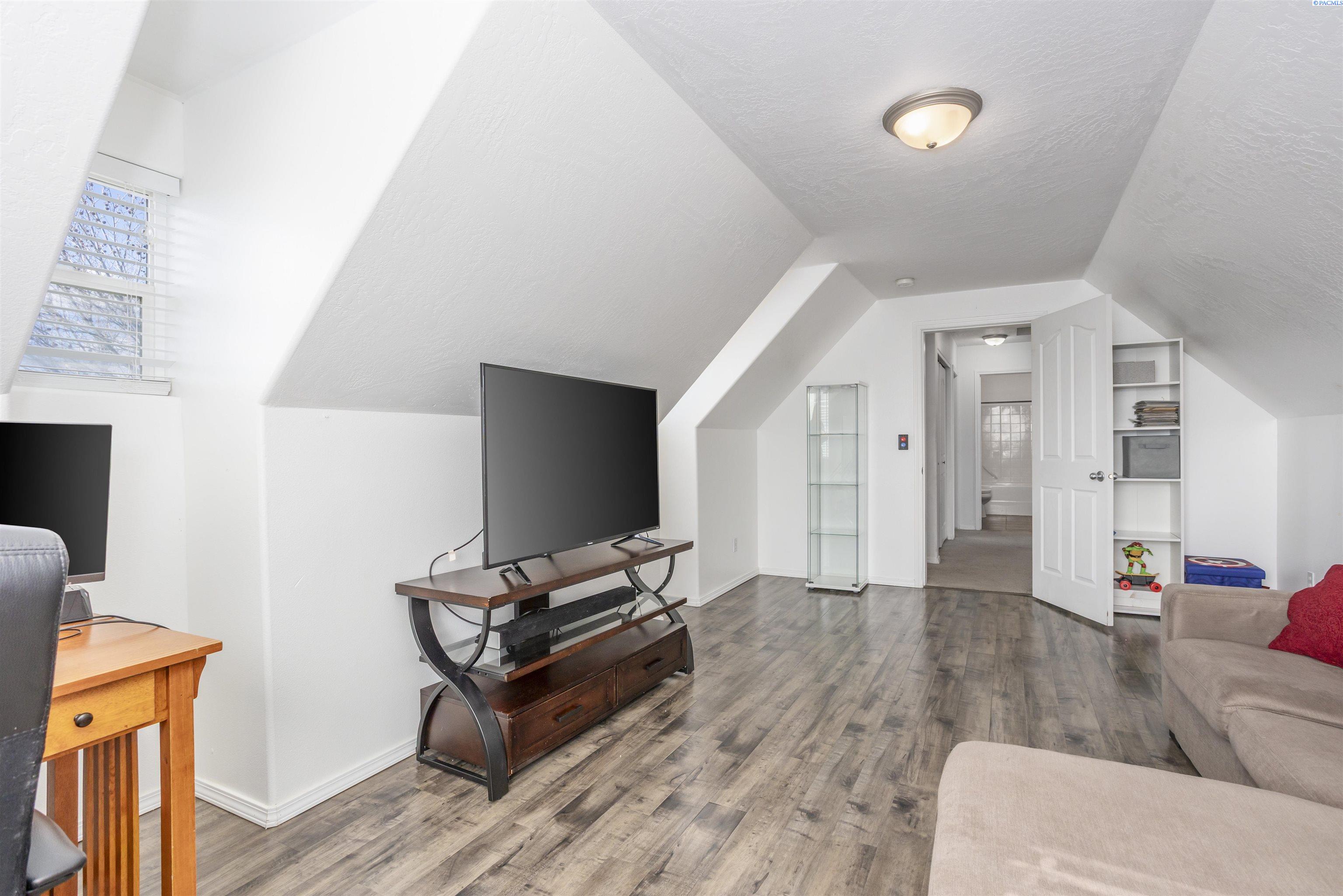 4015 Manassas Ct