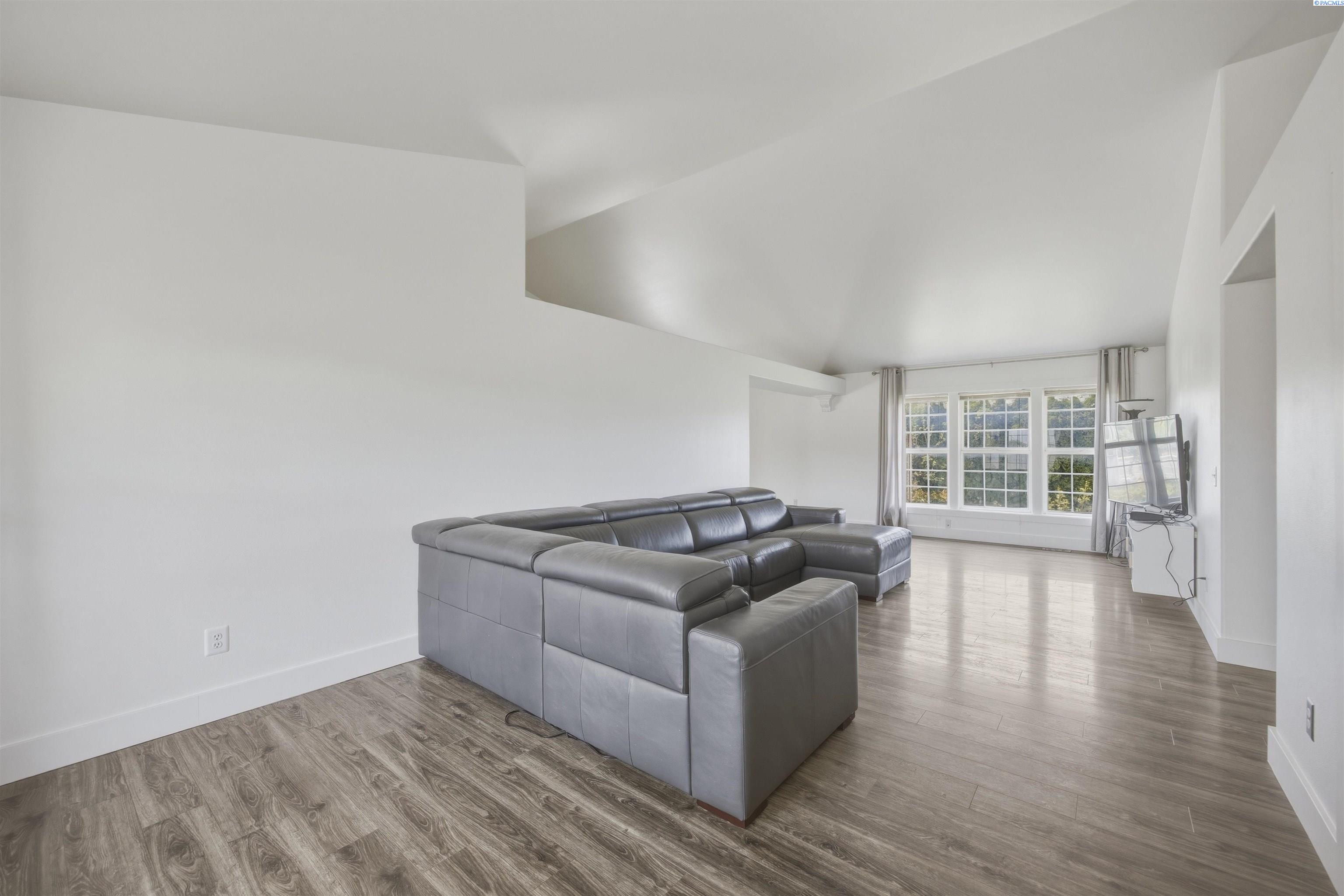 4485 Northlake Drive