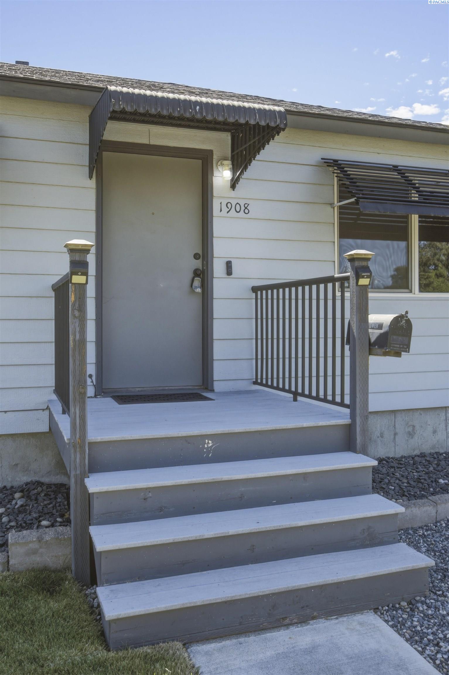 1908 Everest Ave