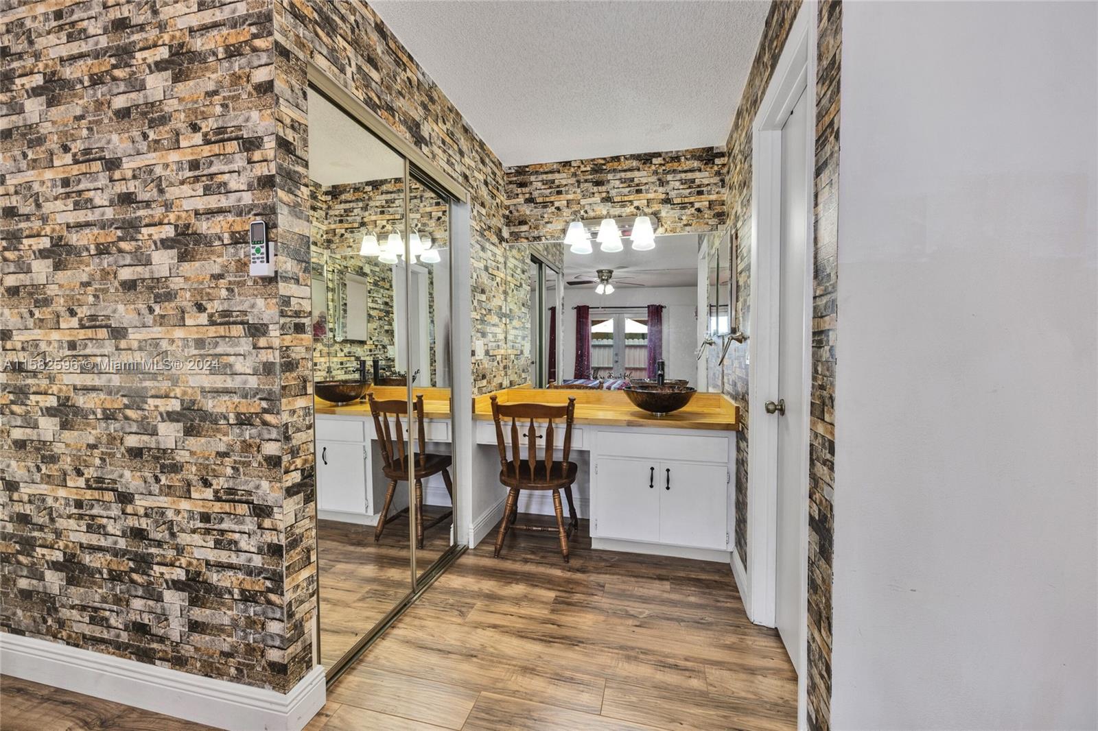 3437 Foxcroft Rd