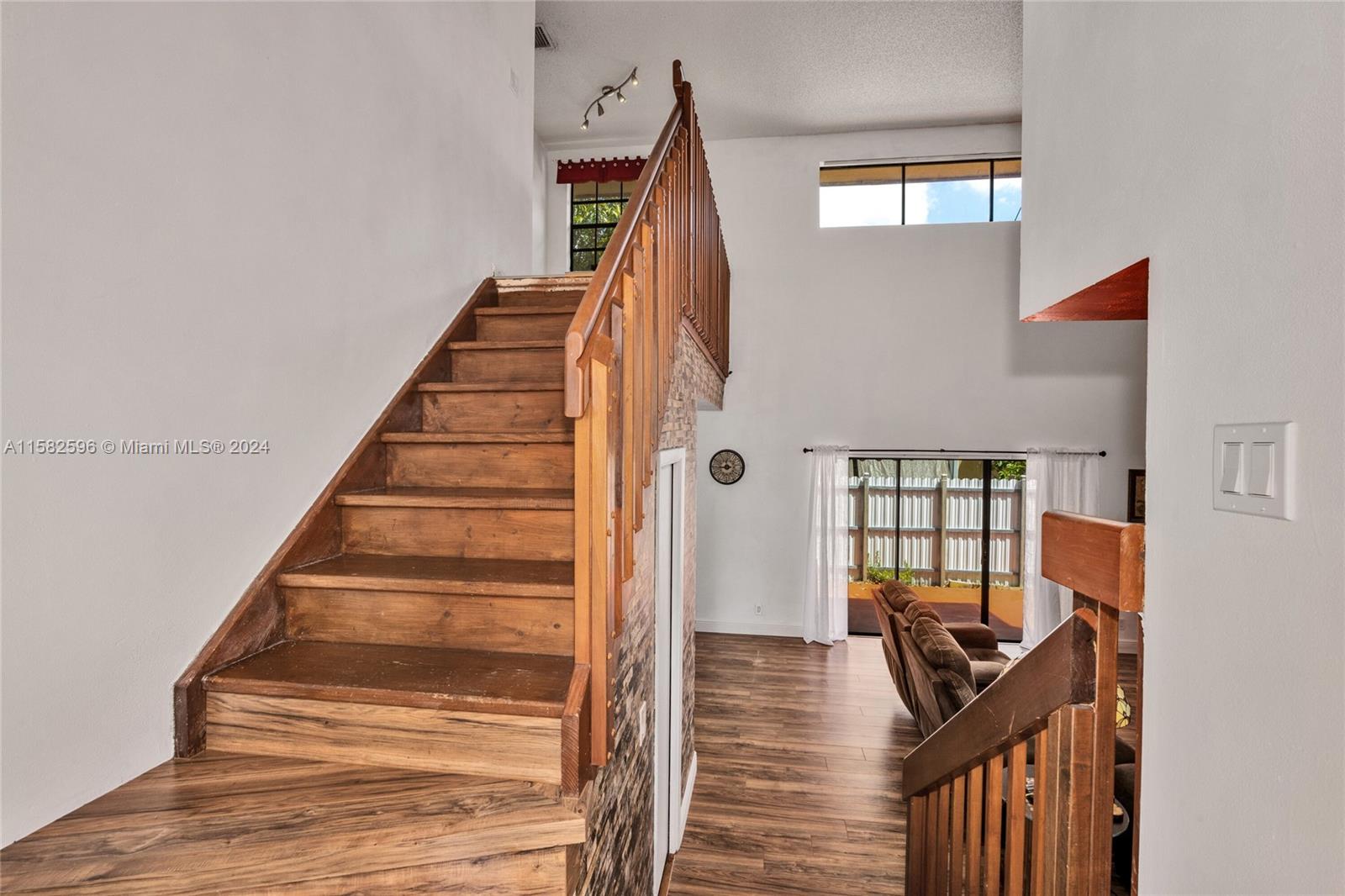 3437 Foxcroft Rd